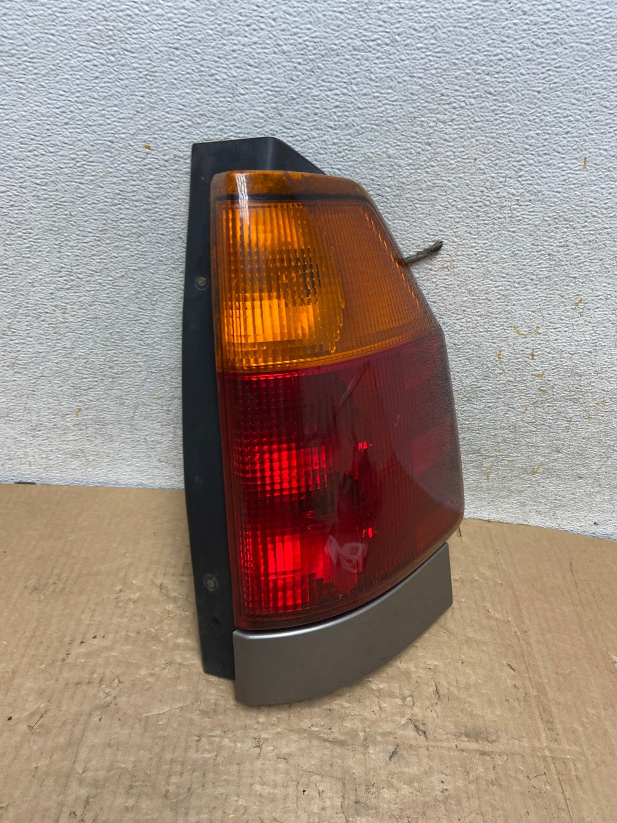 2002-2009 GMC Envoy Right Passenger RH Side Tail Light AI8023 LK2