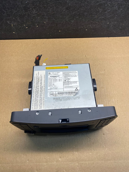 2009 to 2012 Mercedes ML350 GL450 Radio Navigation Screen Display AG7361 DG3