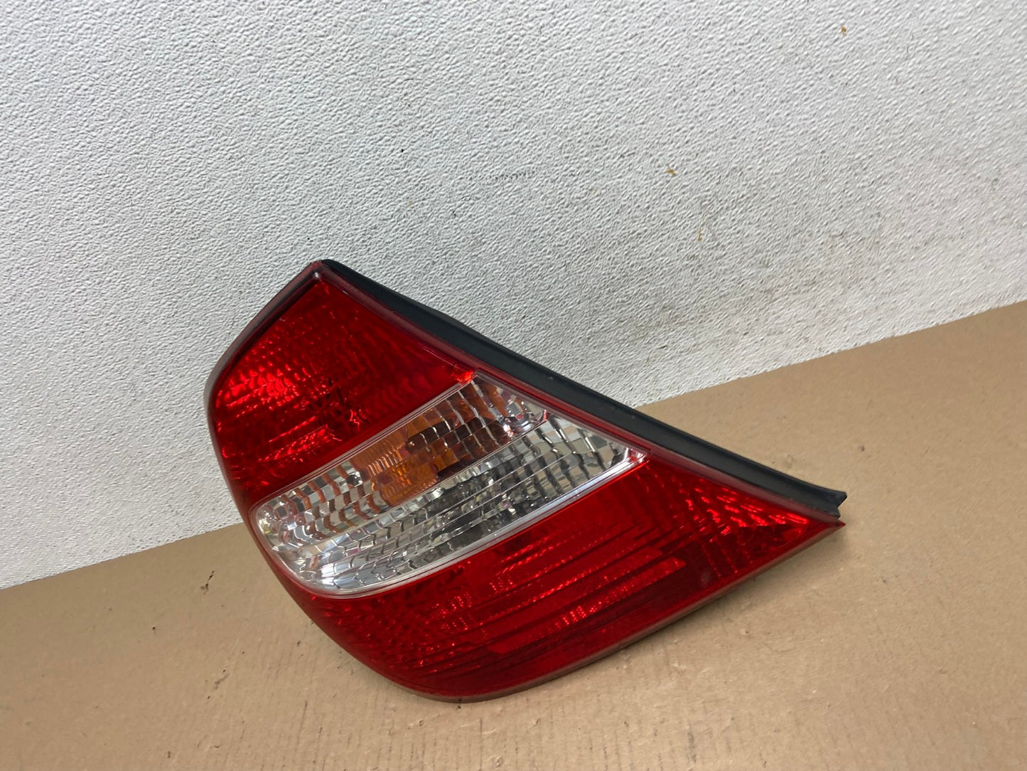 2002 2003 2004 Toyota Camry Left Driver LH Side Tail Light AE7270 LK1