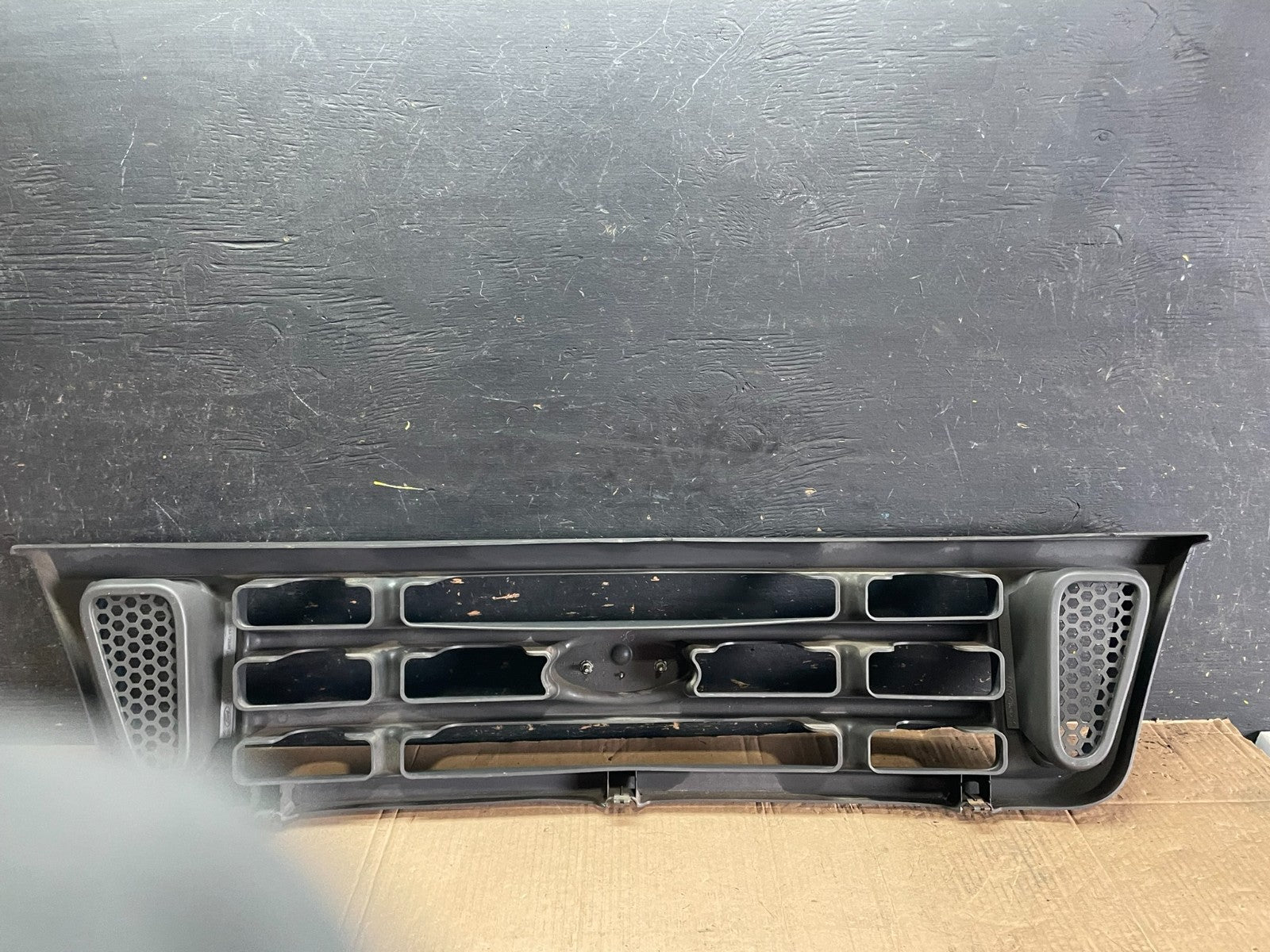 2003 to 2007 Ford Econoline E150 E250 E350 Front Grille Grille OEM  t3892 DG7