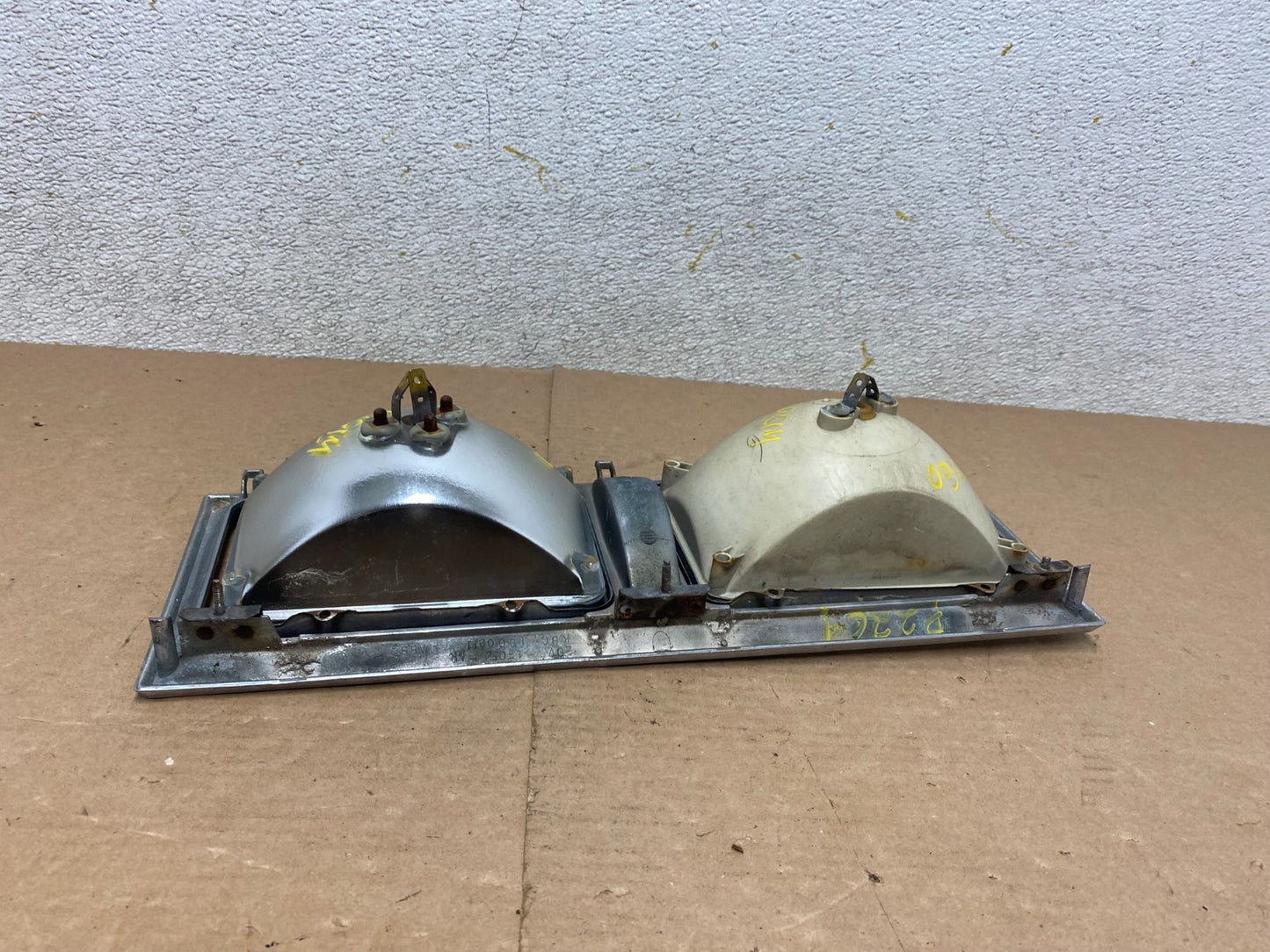 1980 to 1989 Lincoln Town Car Left Or Right HeadLight E0VB-130520-AH P2269 DG5