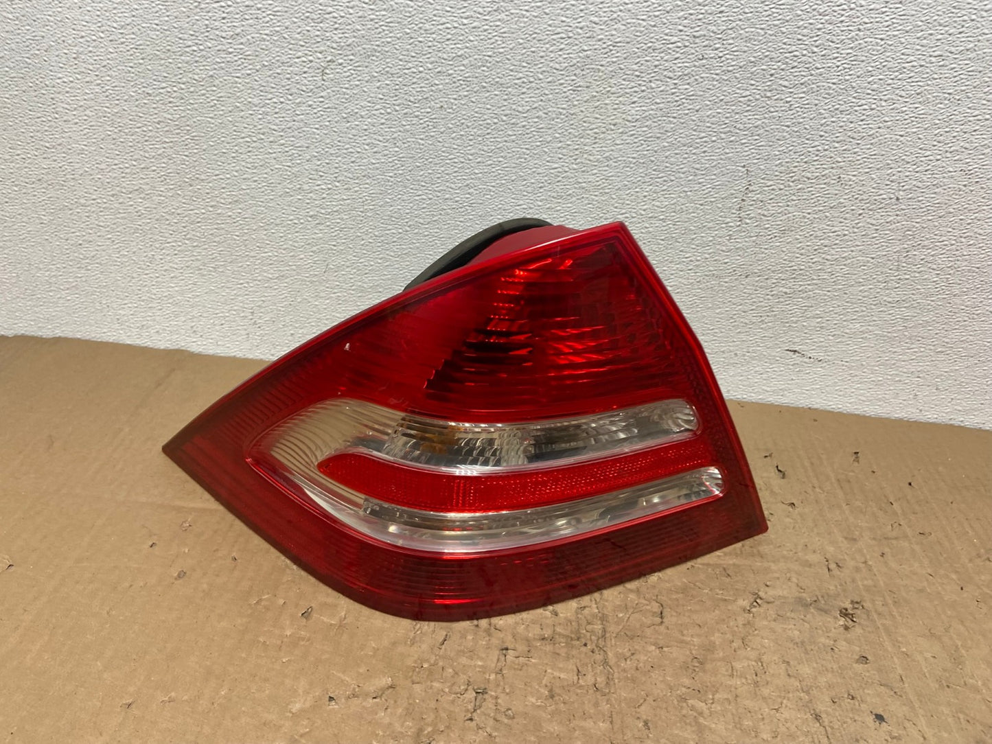 2005-2007 Mercedes-Benz C230 C240 W203 C-Class Left Driver Tail Light AC0079 LK0