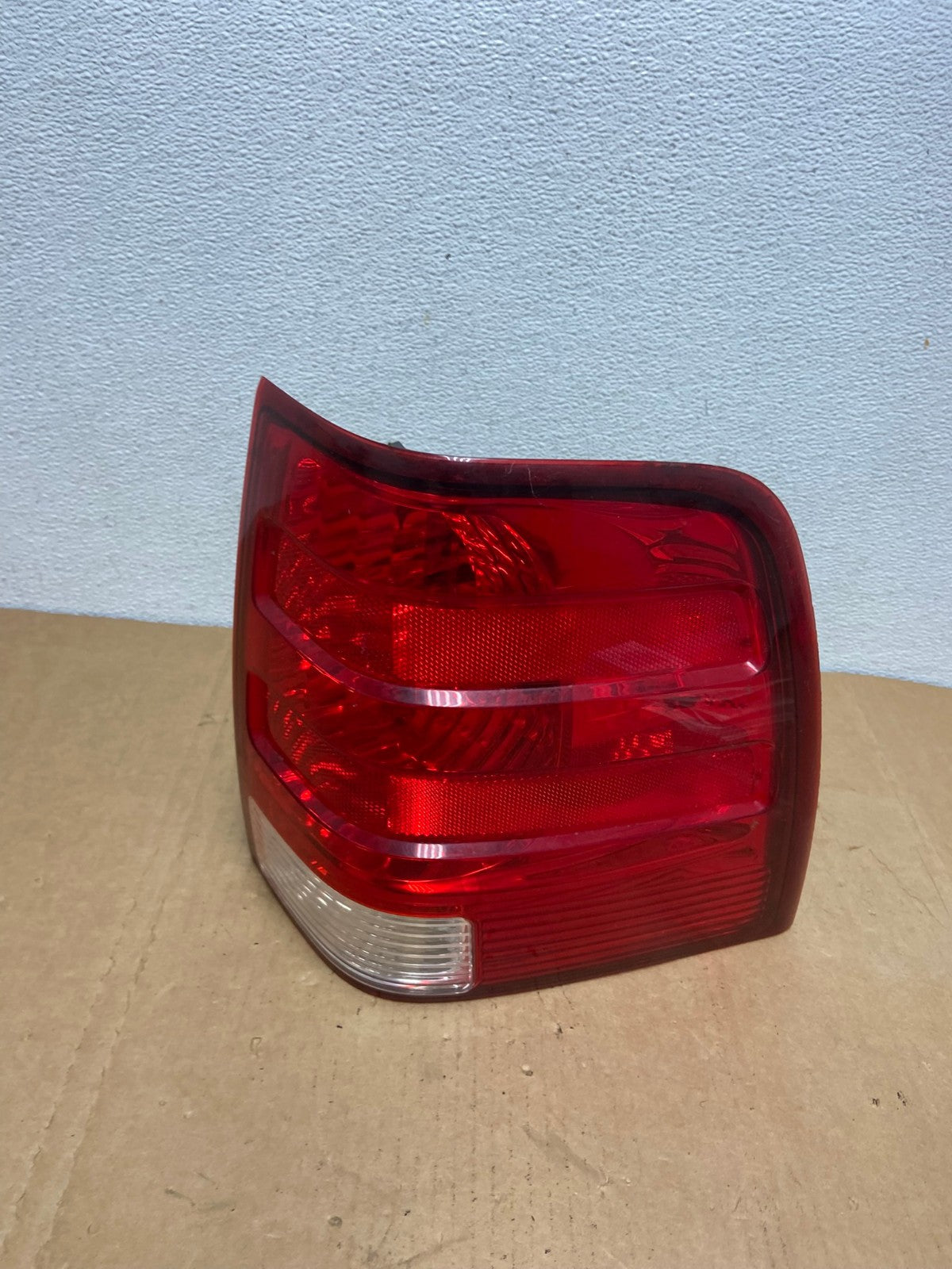 2003 2004 2005 2006 Ford Expedition Right Passenger Rh Tail light AC8432 LK0