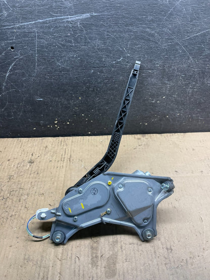 2004 to 2009 Toyota Prius Rear Wiper Windshield Motor W7171 DG5