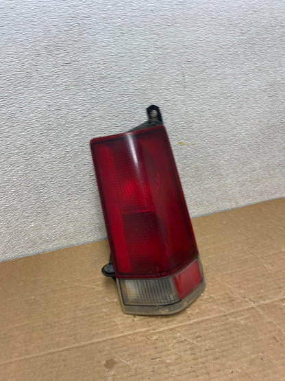 1996-1999 GMC Savana Express 1500 Van Right Passenger Tail Light Oem Z1389 DW2