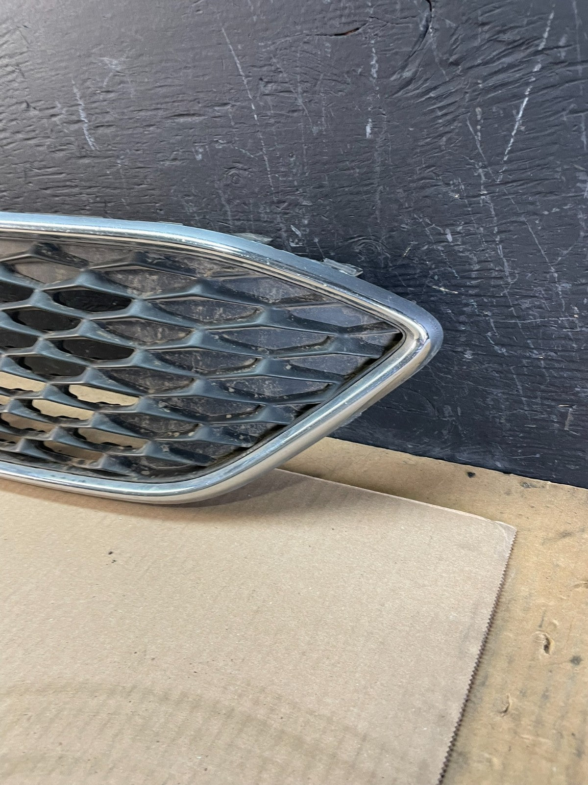 2015 to 2018 Ford Focus Front Upper Grille Grill  Oem z3334 DG1