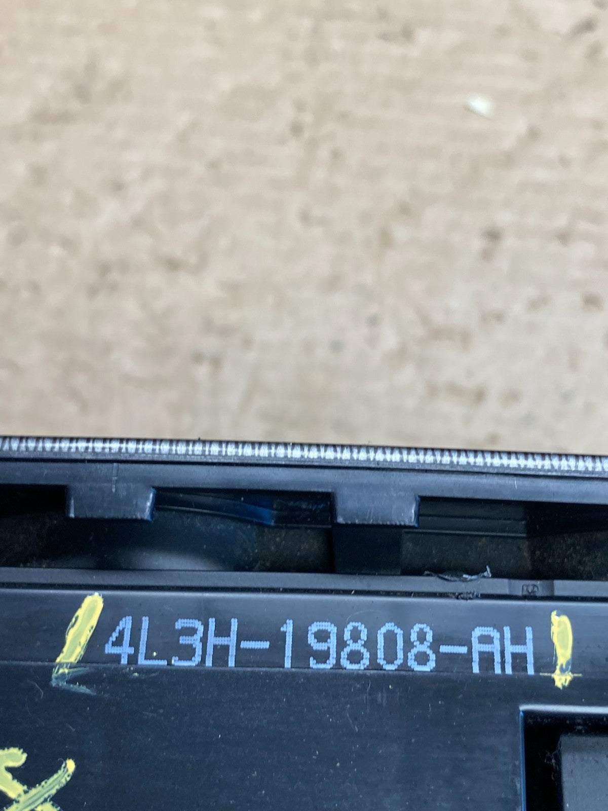 2004 to 2008 Ford F150 Radio Climate Dash Bezel Surround Black ag8378 DG6