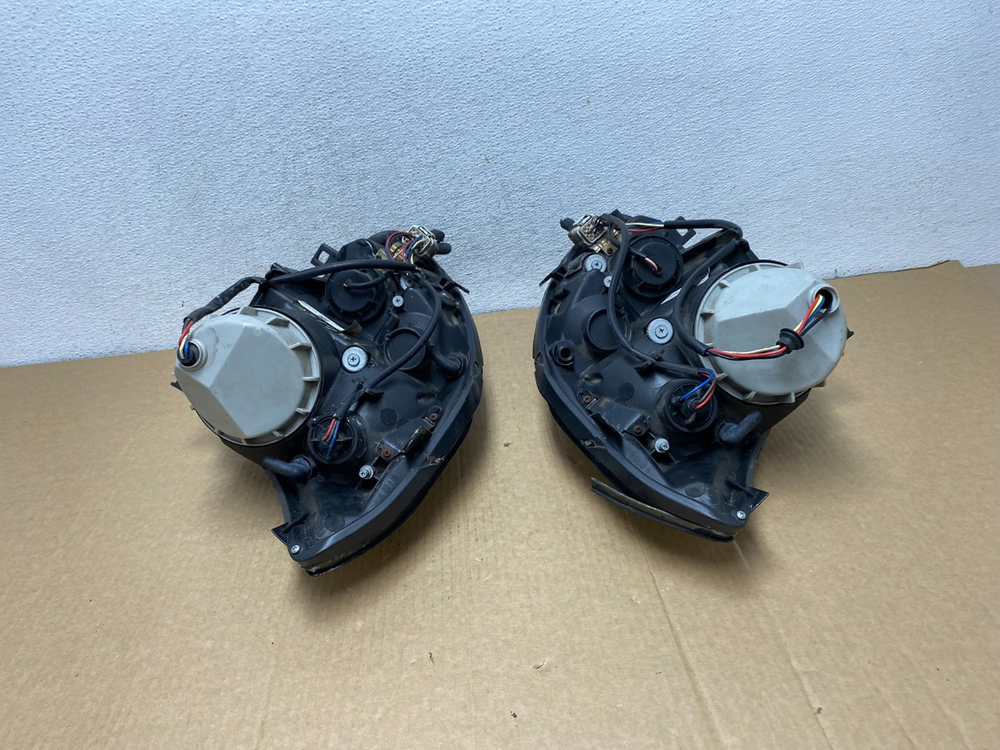 2004 to 2006 Nissan Maxima Left+Right Side Headlights Halogen AG1989 DW9