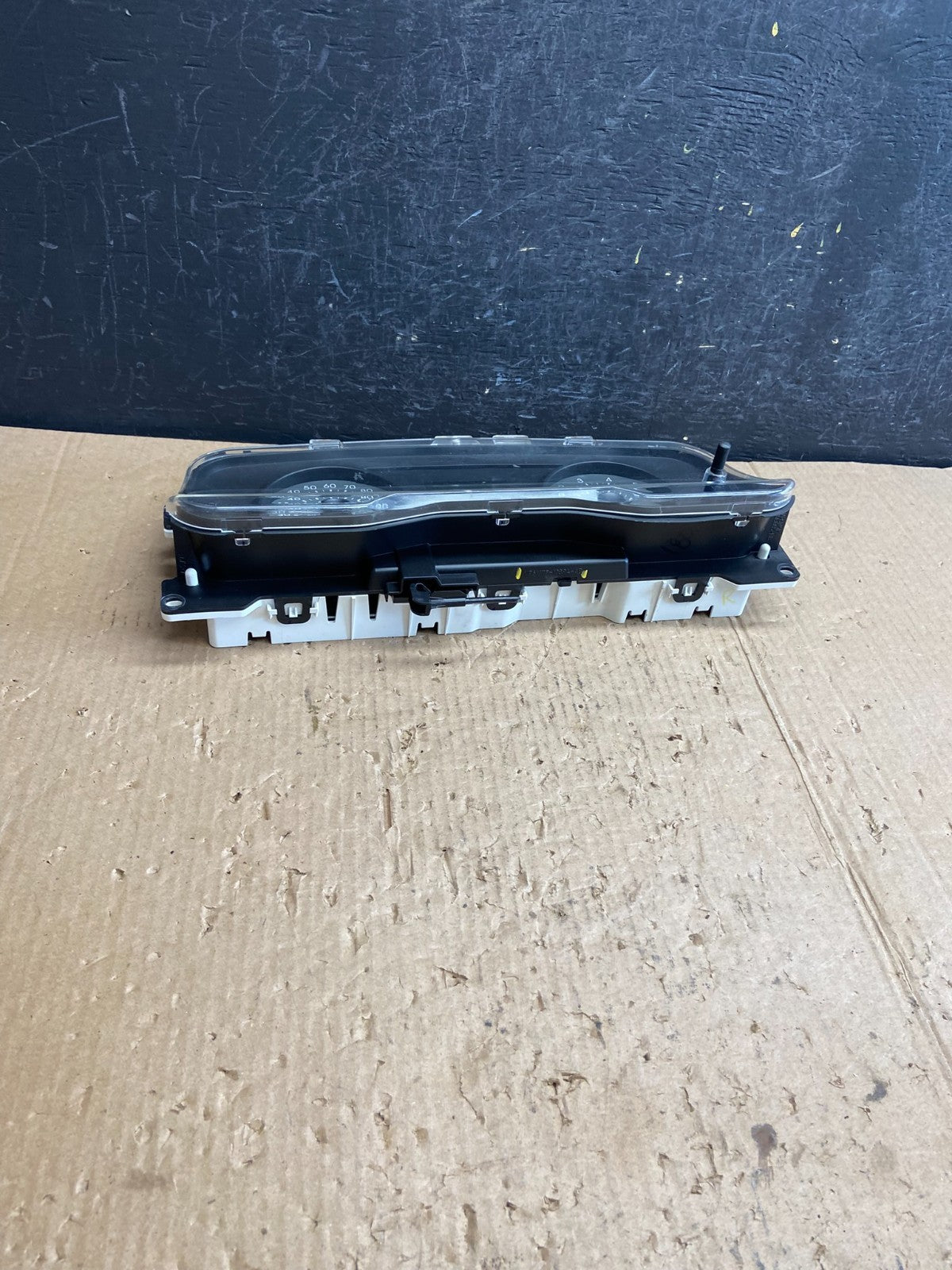 2006 to 2011 Lincoln Town Car Speedometer Gauge Cluster AE4205 DG4