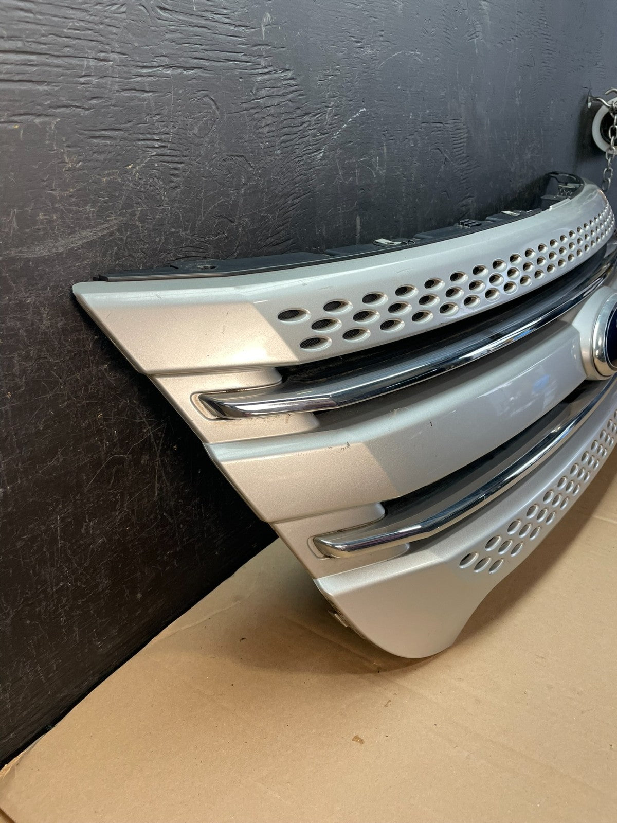 2011 to 2015 Ford Explorer Upper Front Grill Grille AD8334 DG2