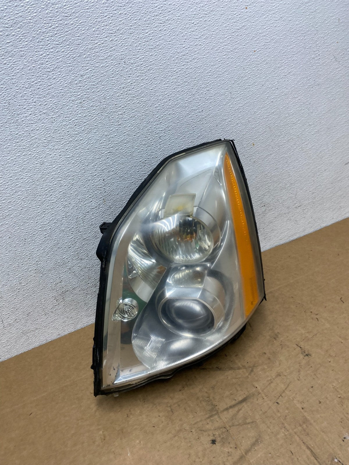 2006 to 2011 Cadillac DTS Left Driver Lh Xenon Hid Headlight AD6372 DW2