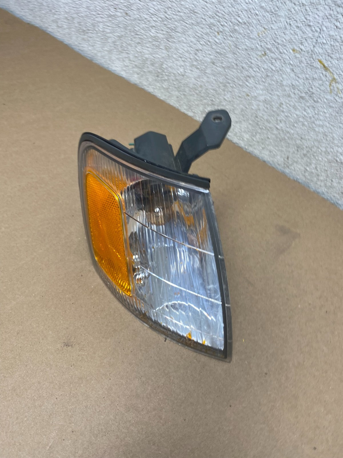 1998 - 1999 Toyota Avalon Right Passenger RH Front Turn Park Signal P8033 DW1