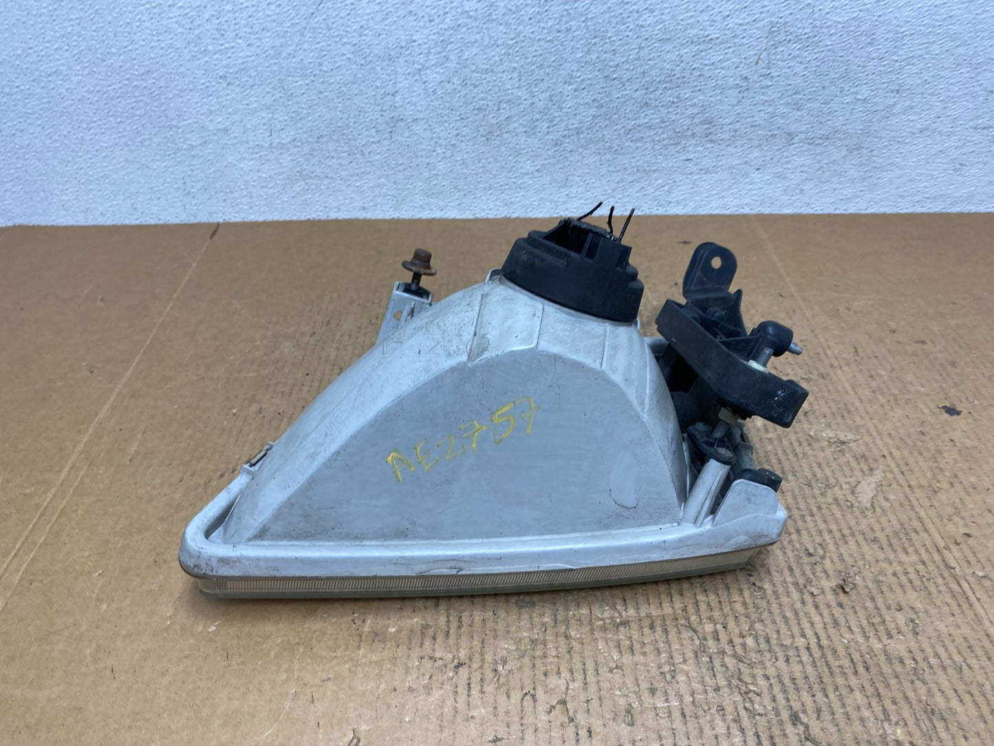 2001 2002 2003 Toyota Sienna Right Passenger Rh Side Headlight Halogen AE2757 DW6