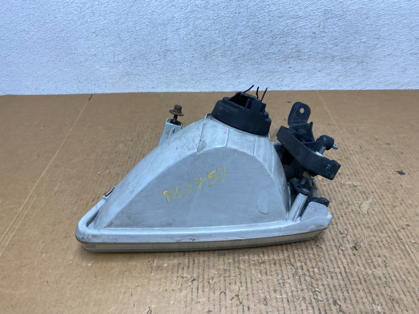 2001 2002 2003 Toyota Sienna Right Passenger Rh Side Headlight Halogen AE2757 DW6