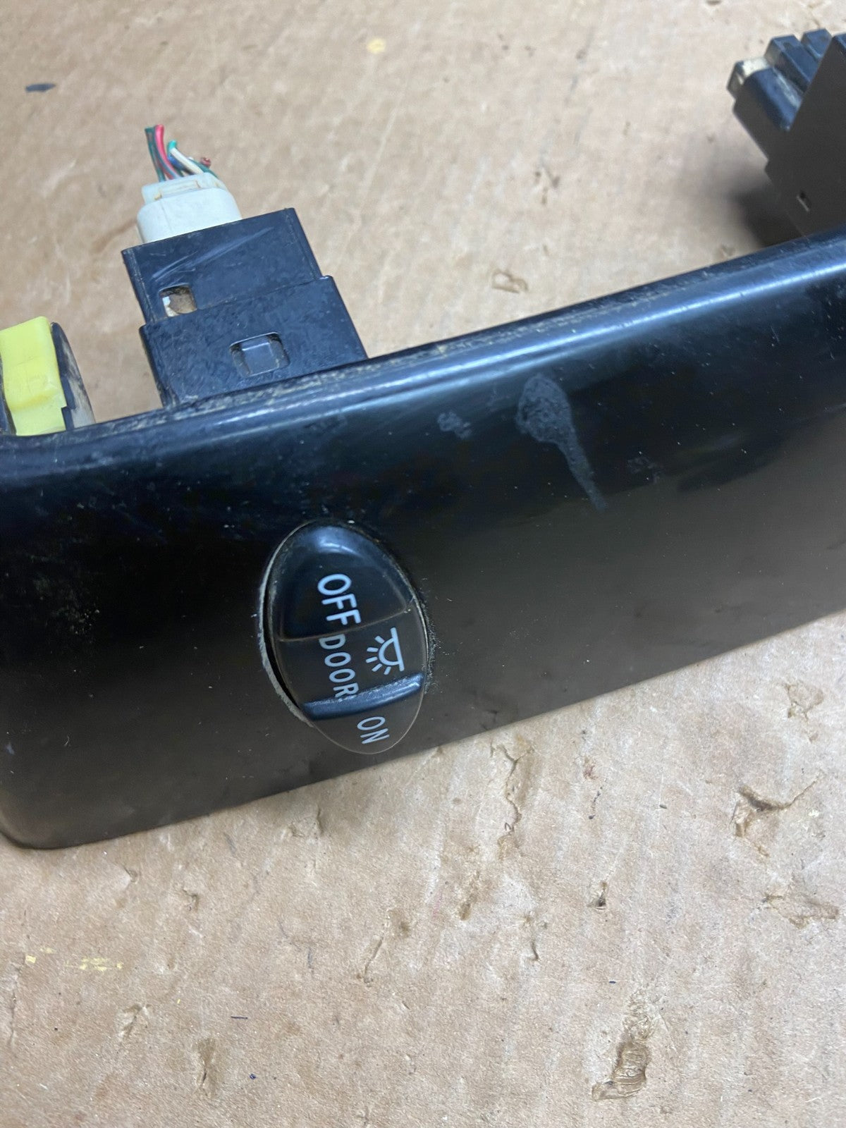 2004 to 2010 Toyota Sienna Right Side Radio Switches Bezel Trim OEM z4221 DG1
