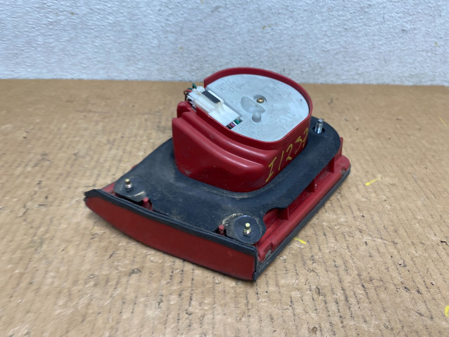 1997 to 2001 Mitsubishi Diamante Right Passenger Inner Tail Light OEM I1237 DW4