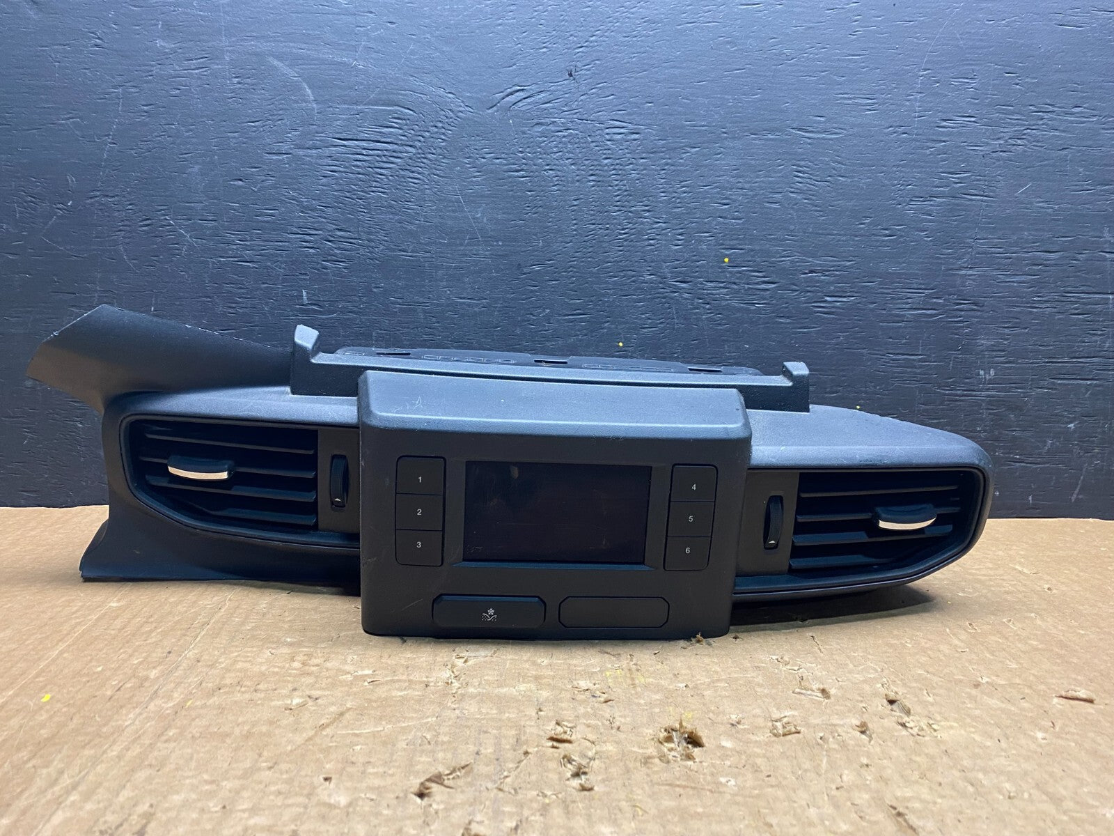 2020 to 2023 Ford Explorer Console Radio Display Screen Air Vents G3876 DG10