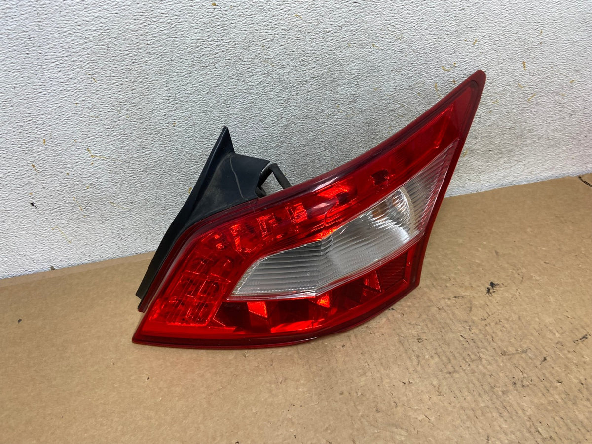 2009 2010 2011 Nissan Maxima Right Passenger RH Side Tail light AI3516 LK2
