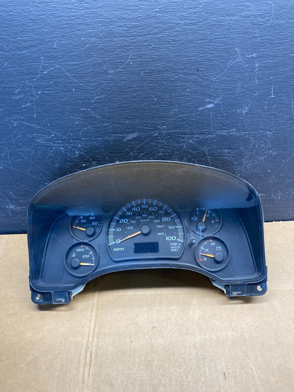 2004 to 2007 Chevrolet Express Speedometer Cluster Gauge AD3674 DG0