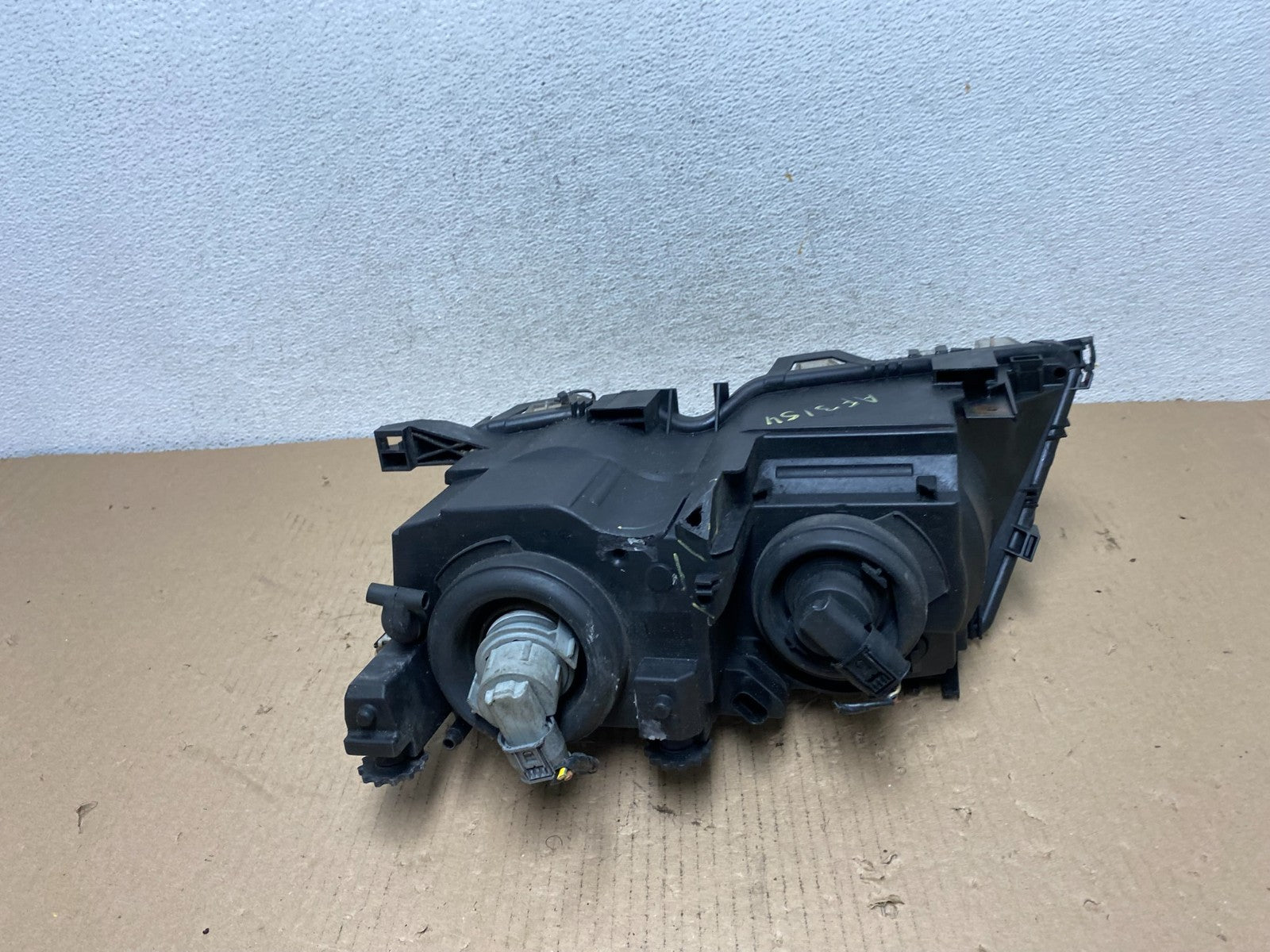 2002 to 2005 BMW 3 E46 Sedan Right Passenger RH Halogen Headlight AF3154 DW6