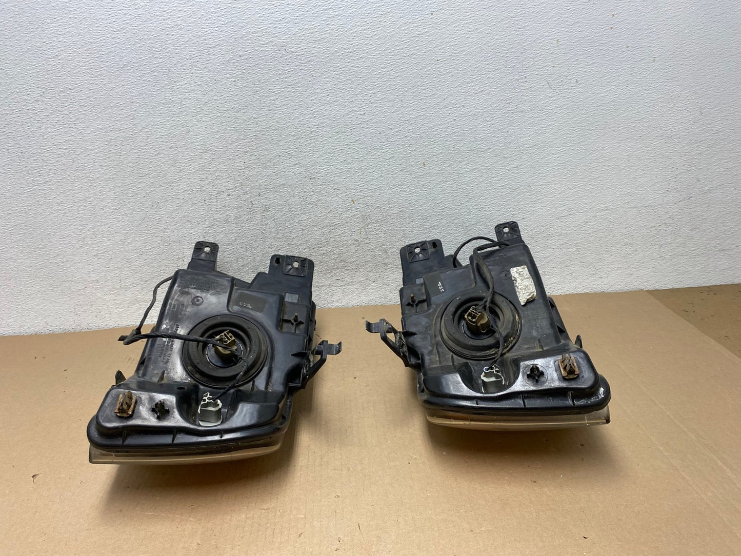 2004 to 2008 Ford F-150 F150 Left+Right Halogen Headlights AF3036 LK11
