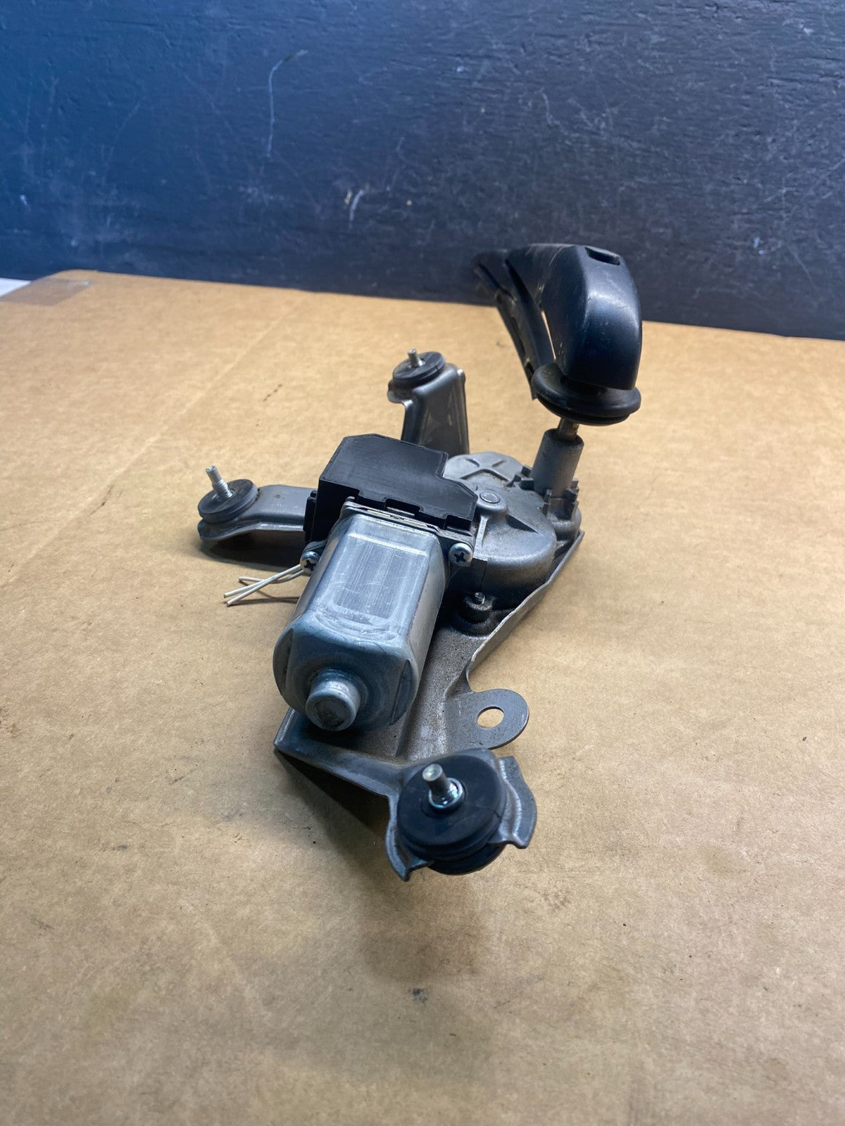 2013 to 2018 Toyota Rav4 Rear Wiper Windshield Motor AD7463 DG4