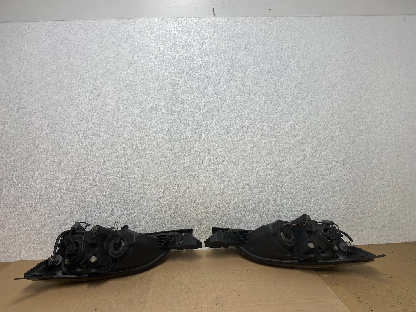 2004 to 2009 Mazda 3 Hatchback Left+Right Side Headlights AE6790 DW7