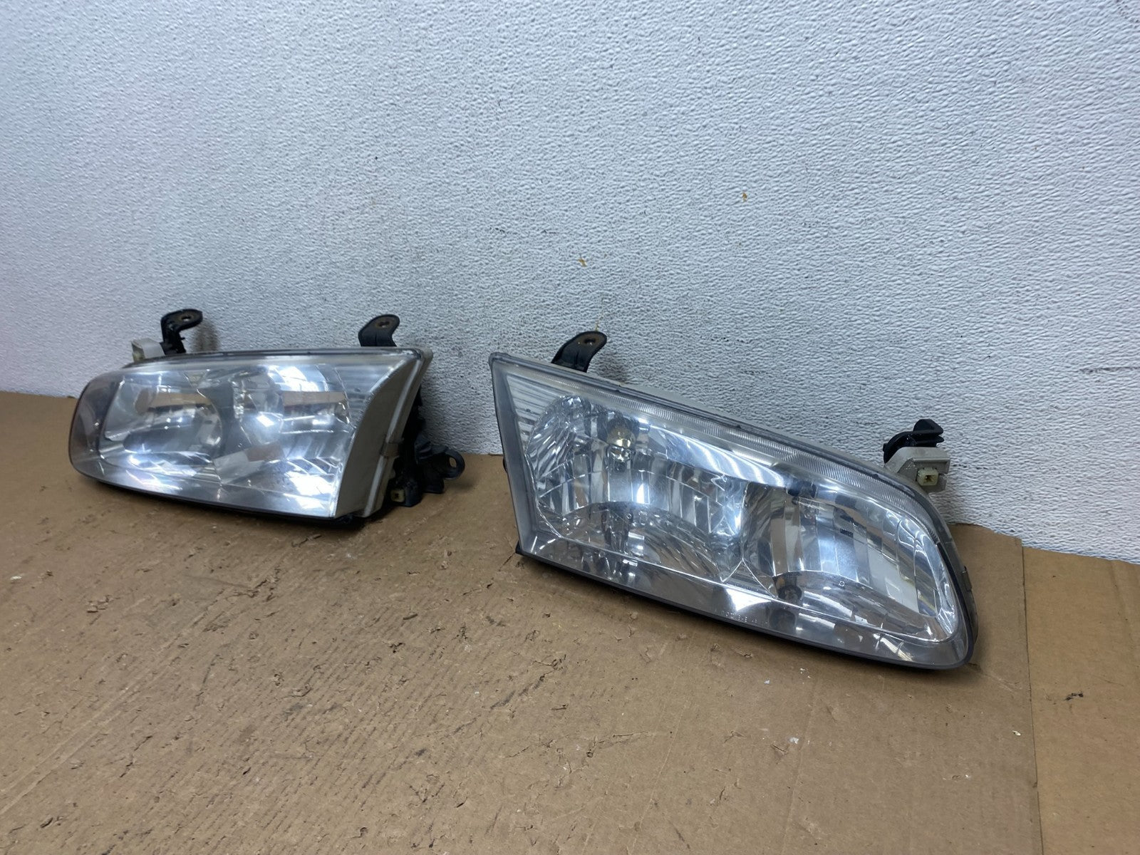 2000 to 2001 Toyota Camry Front Left+Right Side Headlights AD8814 DW1
