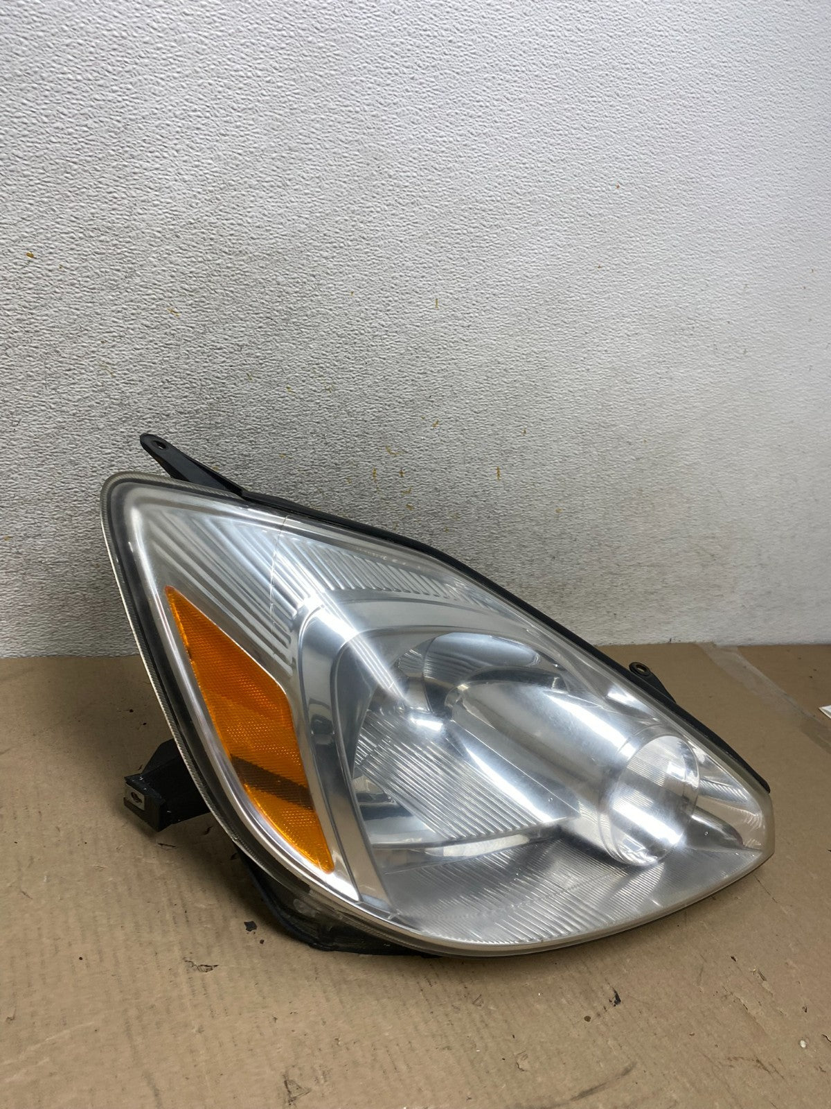 2004-2005 Toyota Sienna Right Passenger Halogen Headlight DEPO AH6794 DW1