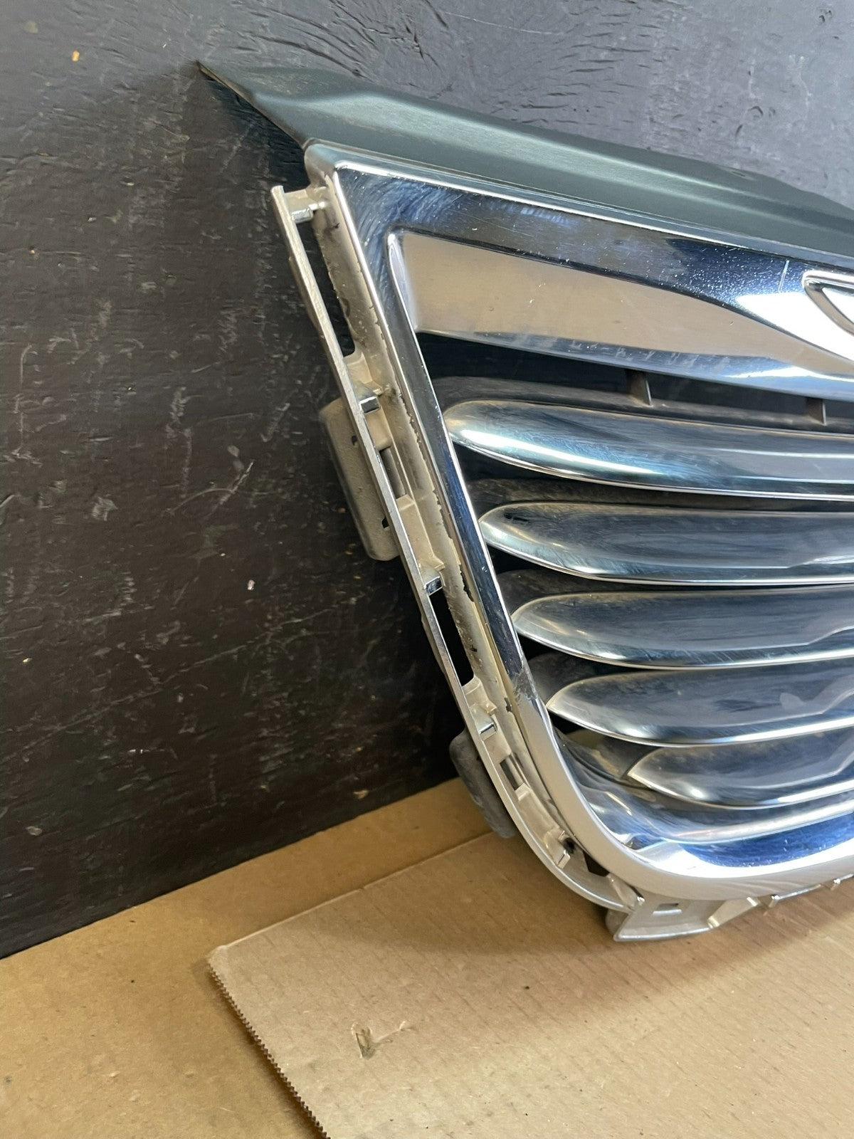 2011 to 2016 Chrysler Town & Country Front Upper Grill Grille Oem AC1983 DG2