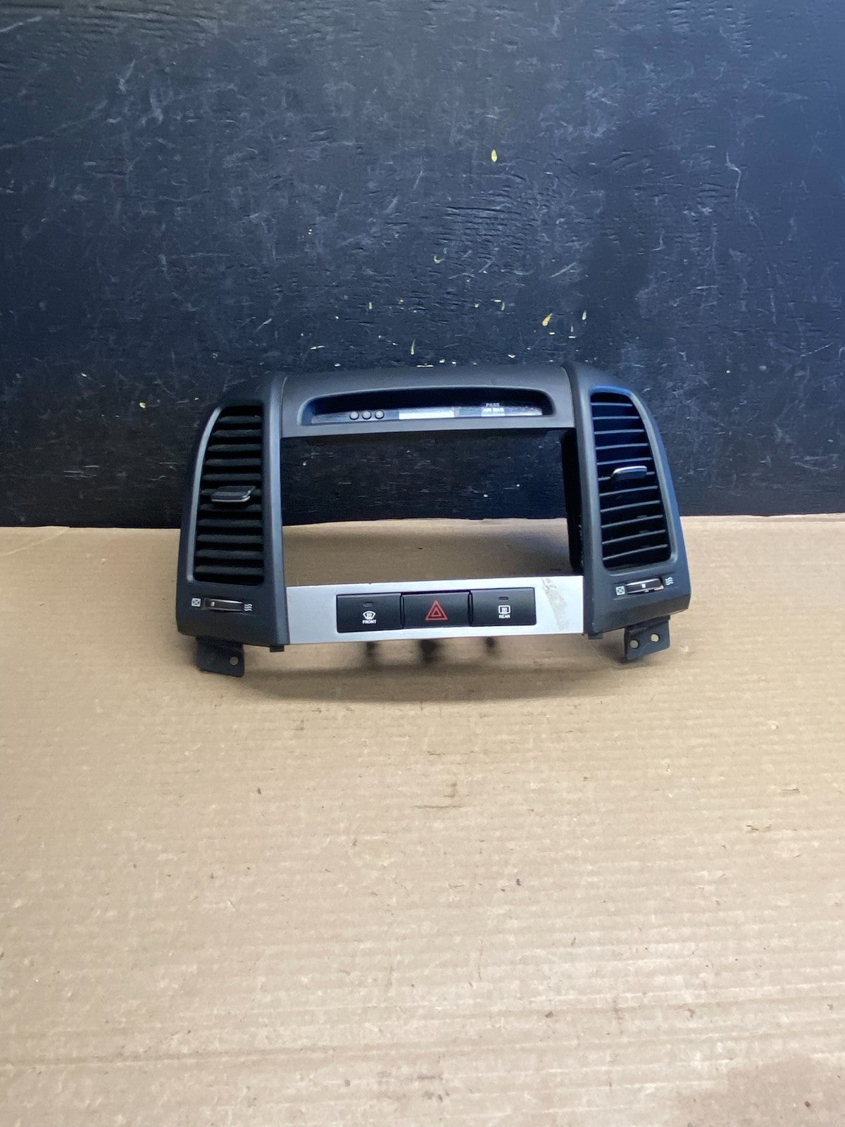 2007 to 2009 Hyundai Santa Fe Center Dashboard Radio Bezel Trim AH1497 DG0