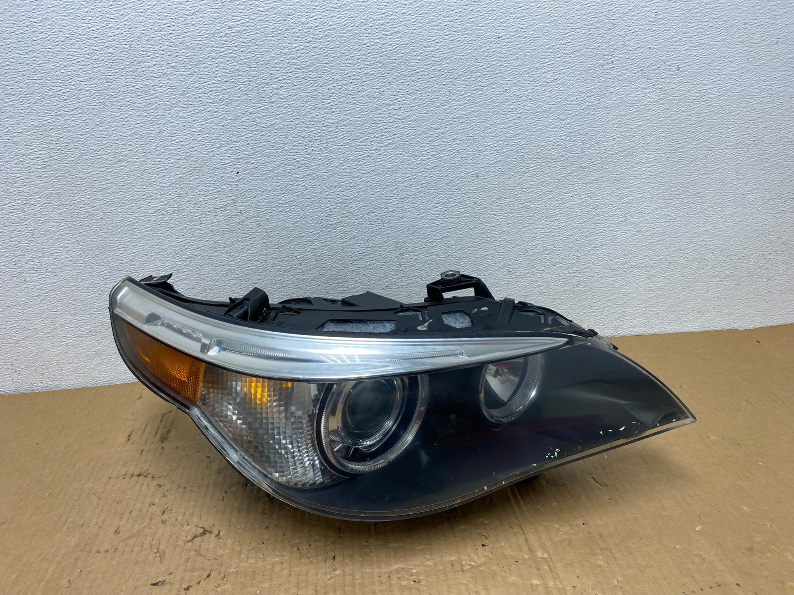 2004 to 2007 BMW 525i 5 Series Headlight Right Passenger Xenon AFS AC7731 DW0