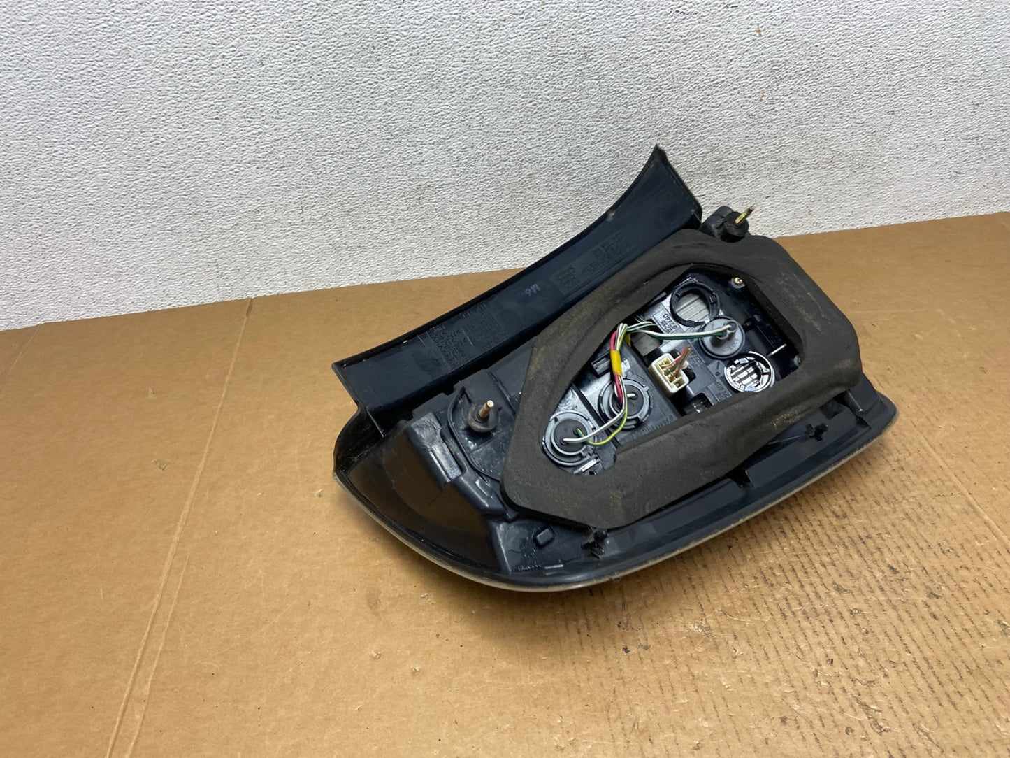 2004 - 2005 Toyota Prius Right Passenger Side Rh Tail Light AE0326 LK5