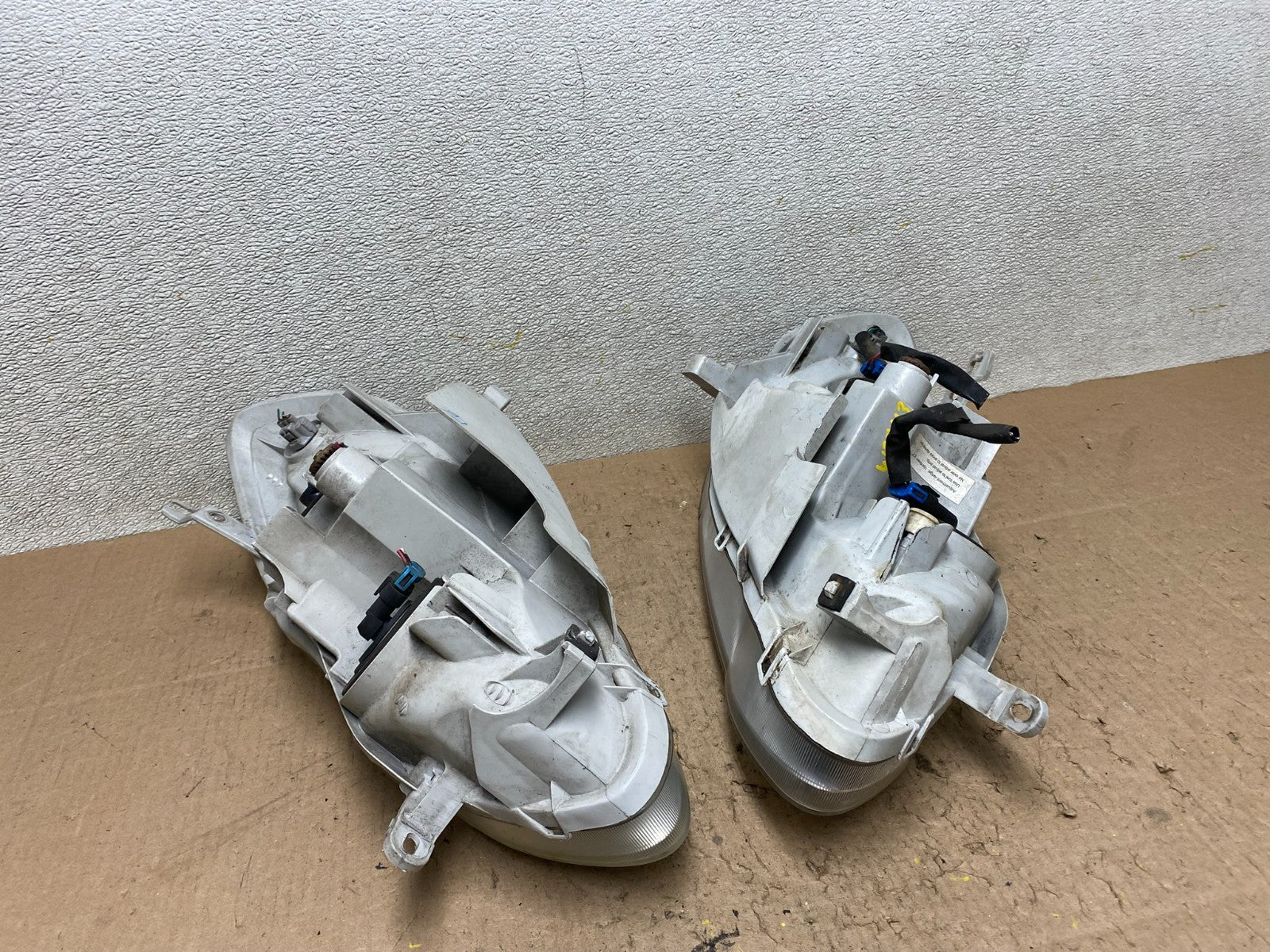 2003 to 2004 Toyota Corolla Left+Right Side Set Headlights W2743 DW5