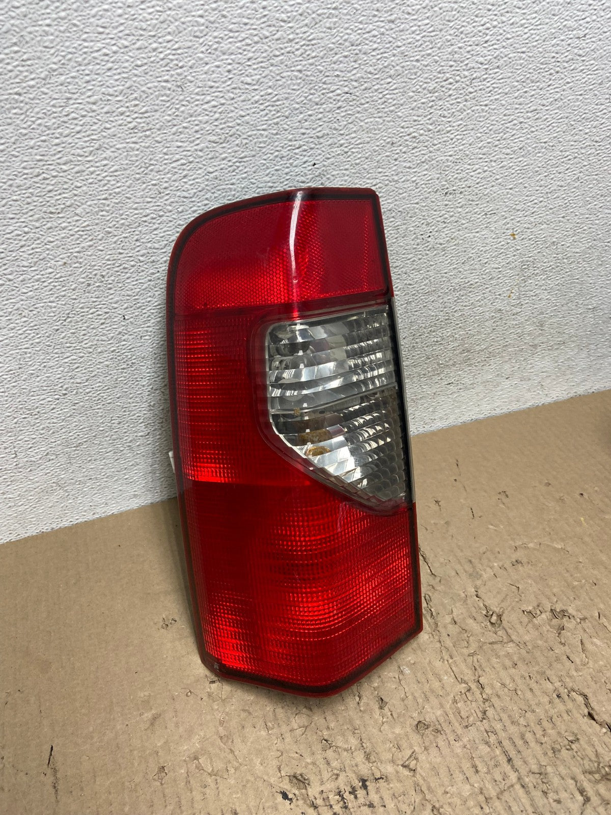 2002 2003 2004 Nissan Xterra Left Driver Side Tail Light AF2969 LK2