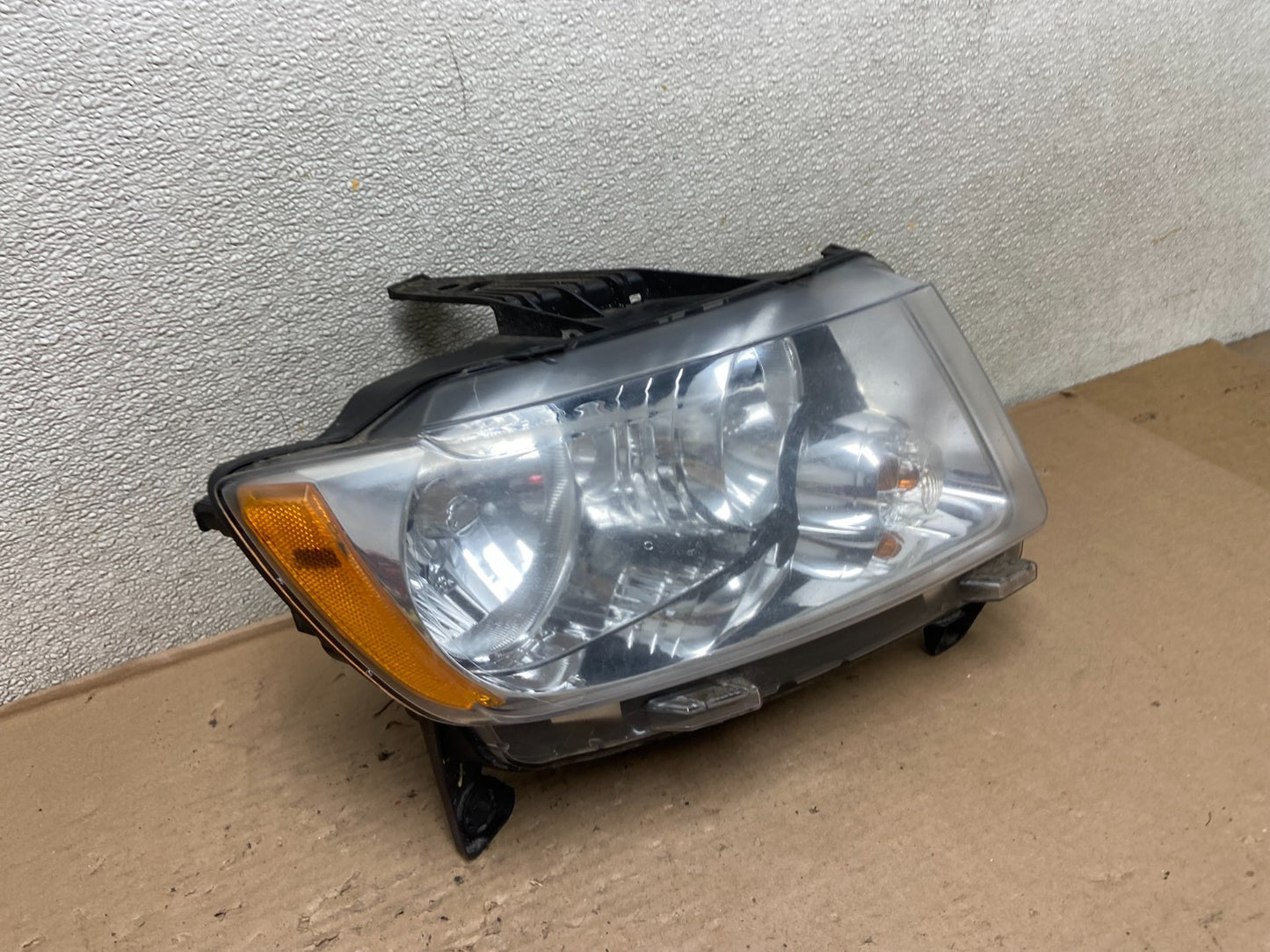 2011-2013 Jeep Grand Cherokee Right Passenger Halogen Headlight AB0149 DW2