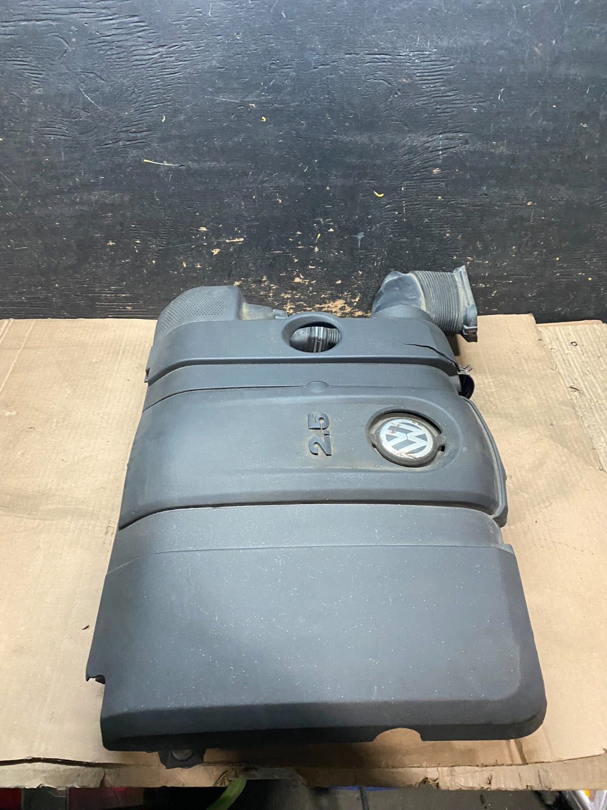 2005 to 2008 Volkswagen Jetta Beetle 2.5L Passat Engine Cover 07k129601j V9968 D2