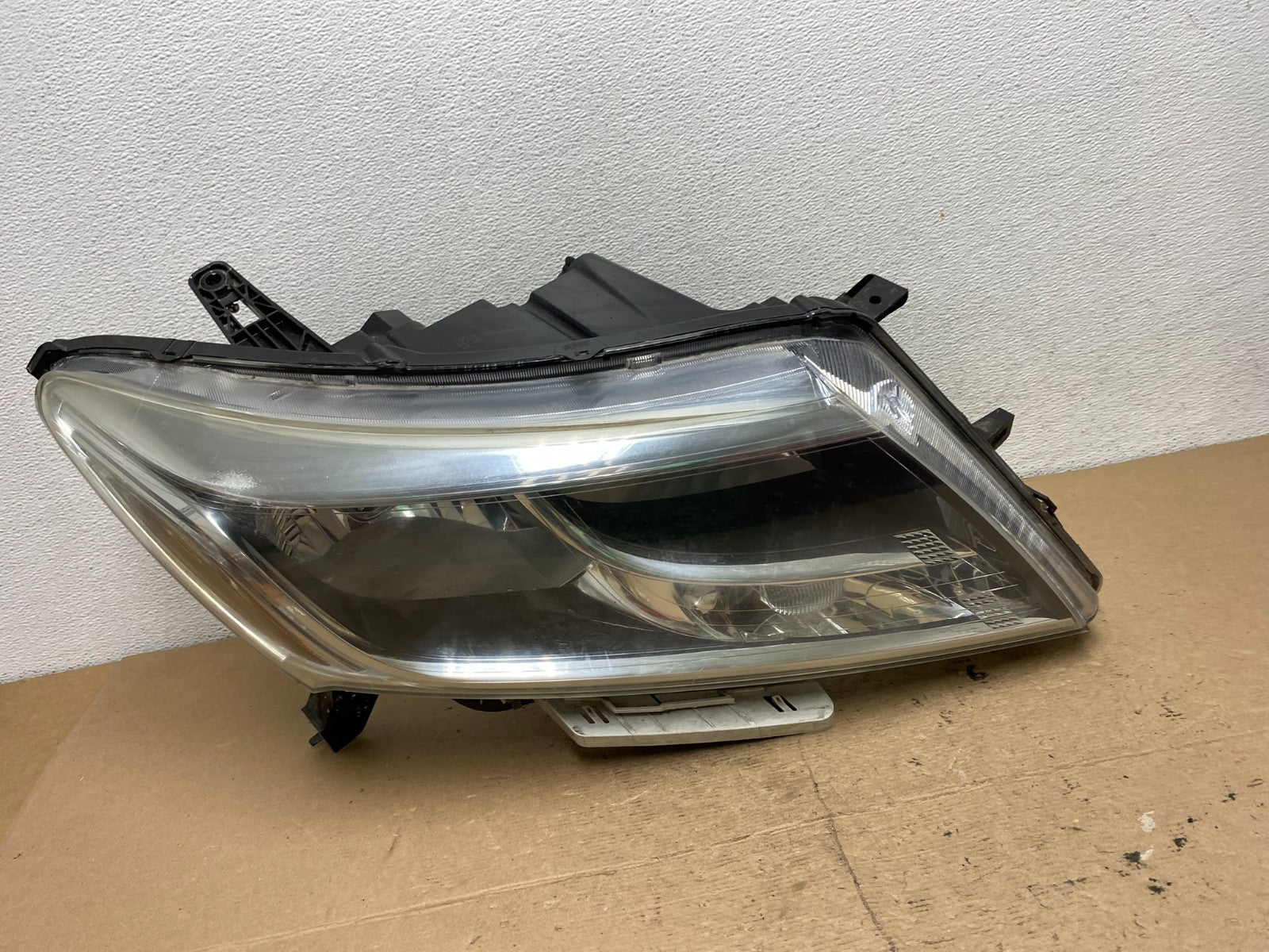 2013 to 2016 Nissan Pathfinder Right Passenger RH Side Headlight AF5096 DW0