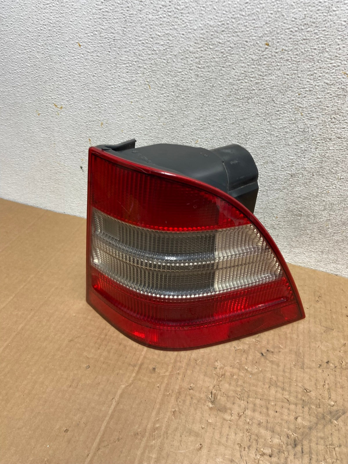 1998 to 2001 Mercedes ML320 ML-Class Right Passenger Rh Tail Light AI4750 LK0