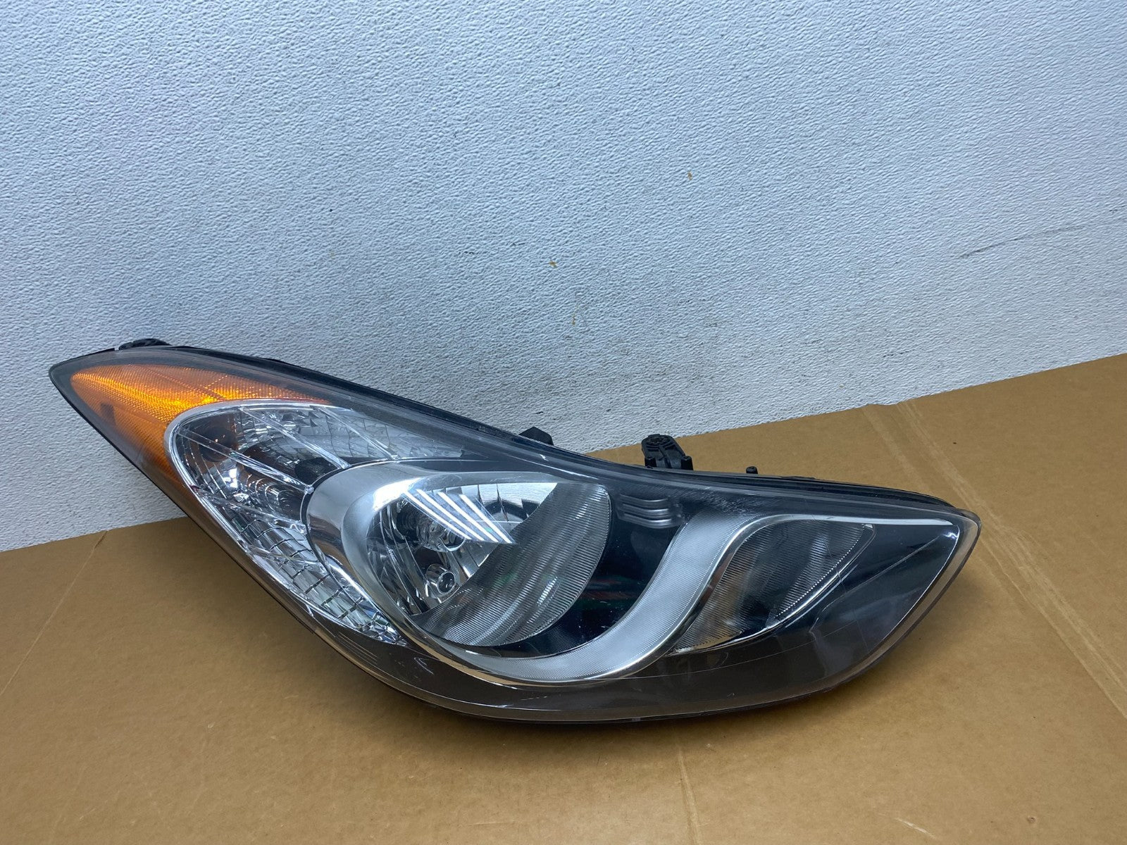 2011 2012 2013 Hyundai Elantra Right Passenger Headlight AD8901 DW0