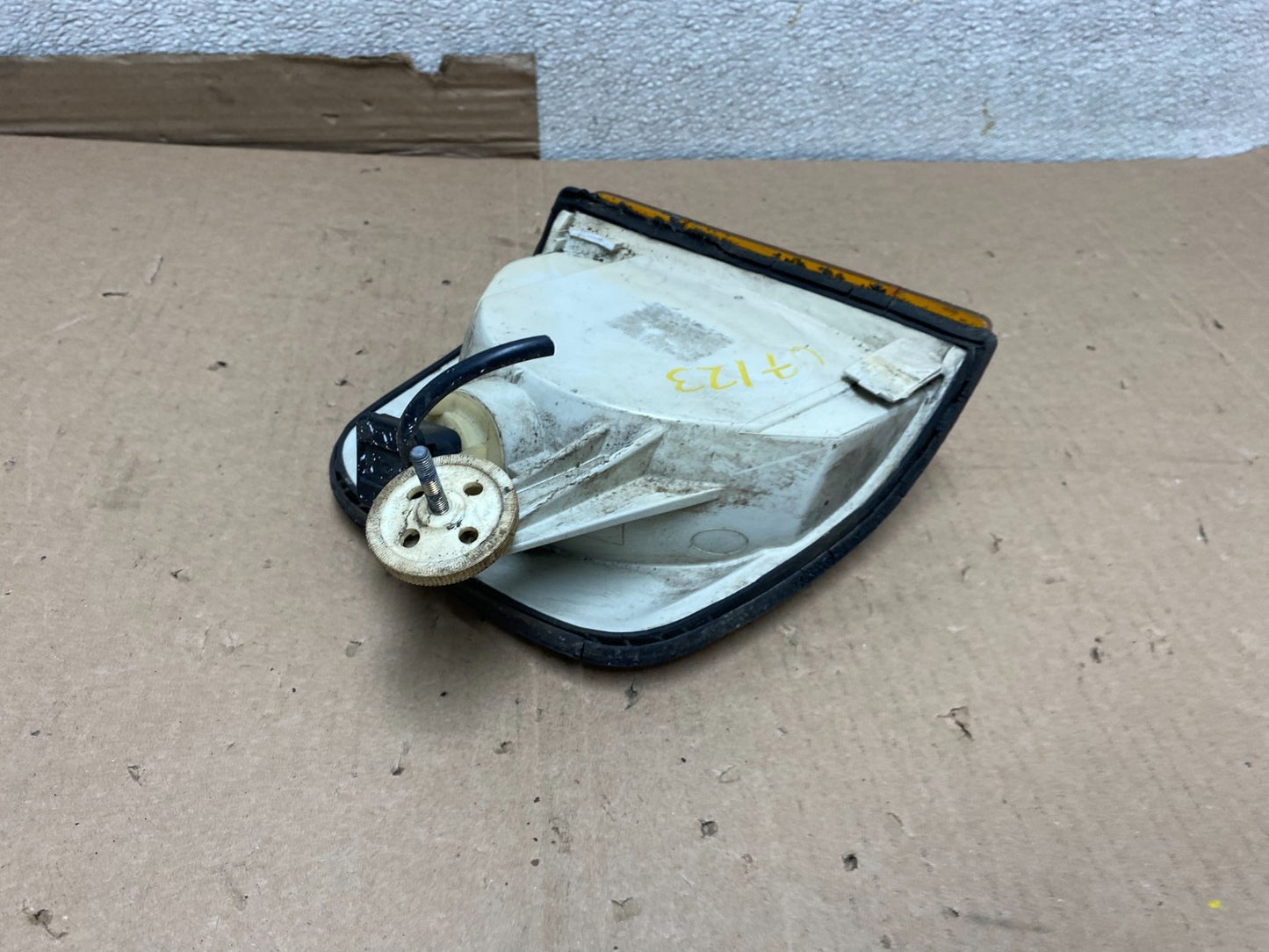 1986-1991 Mercedes W126 500SL 560SEL Left Driver Headlight Turn Signal U7123 DW5