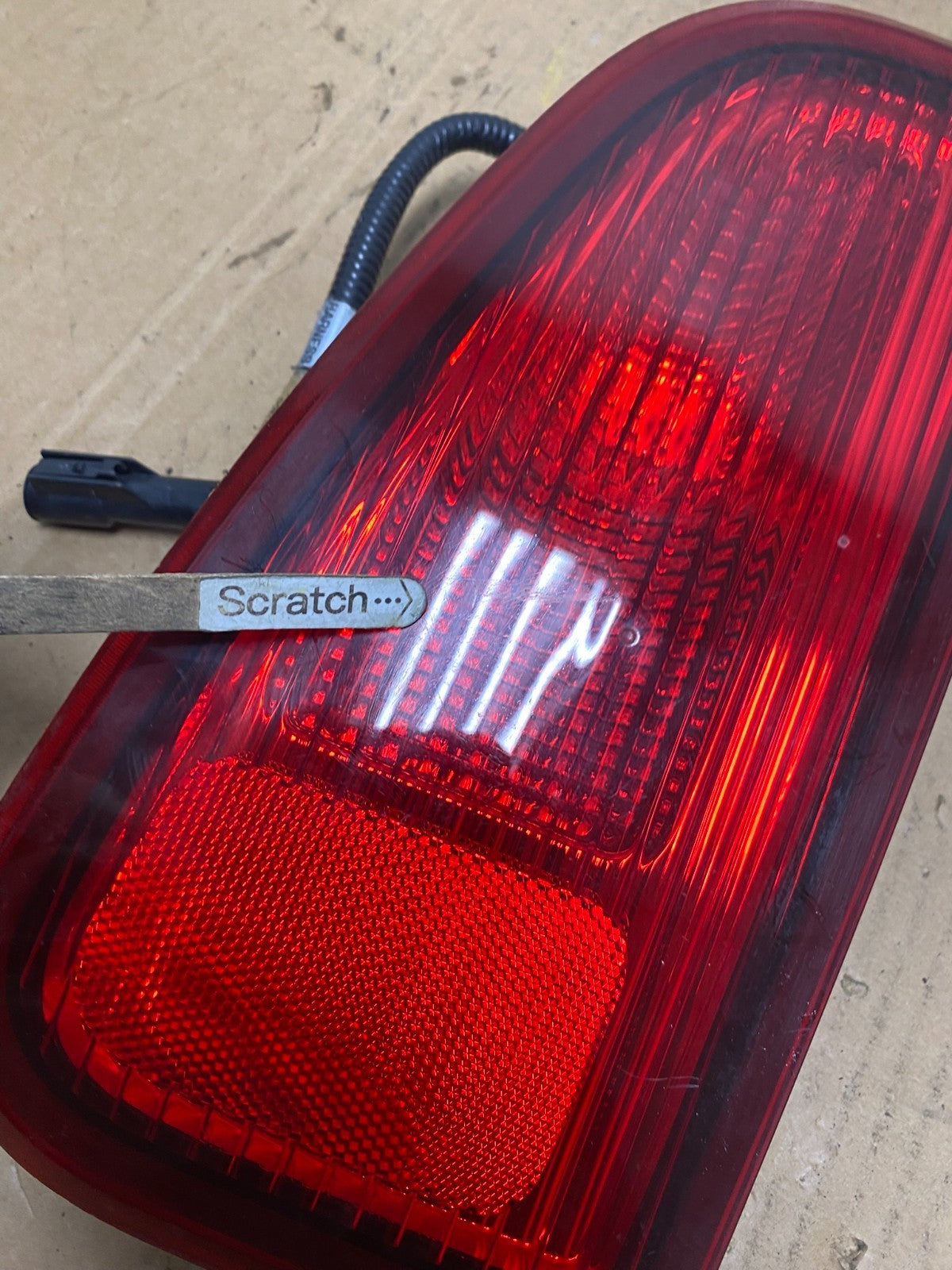 2003-2006 Lincoln Navigator Right Passenger RH Inner Tail Light OEM Q7460 DW3