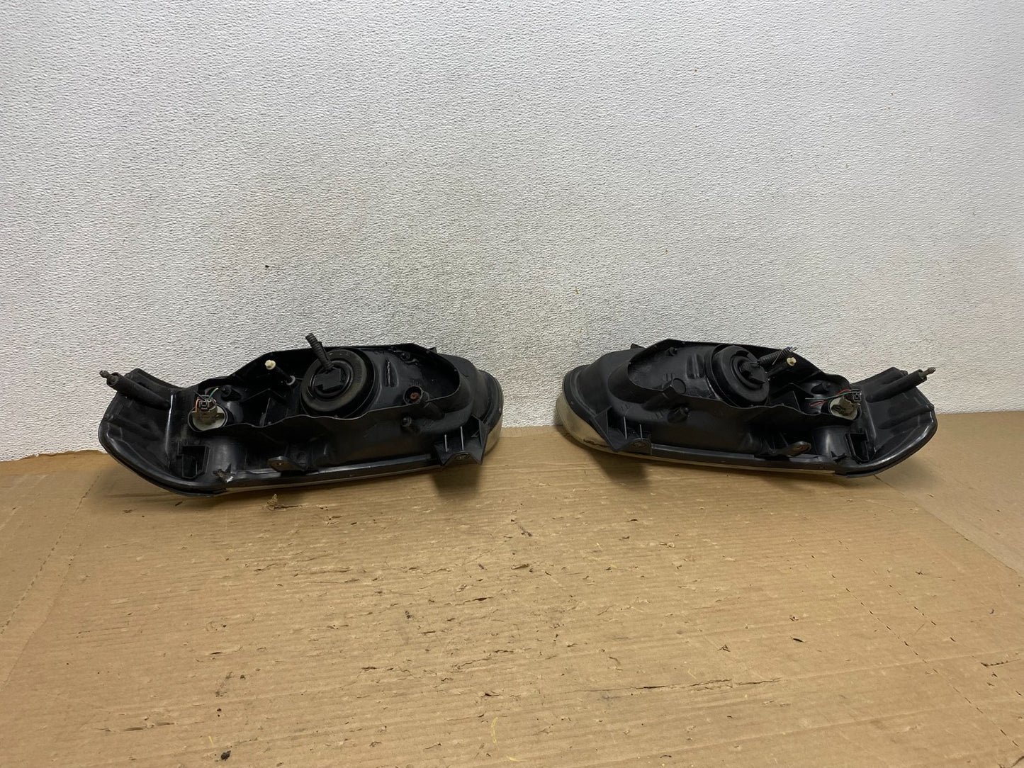 2000 to 2001 Nissan Maxima Left + Right Set Halogen Headlights AG8322 DW6