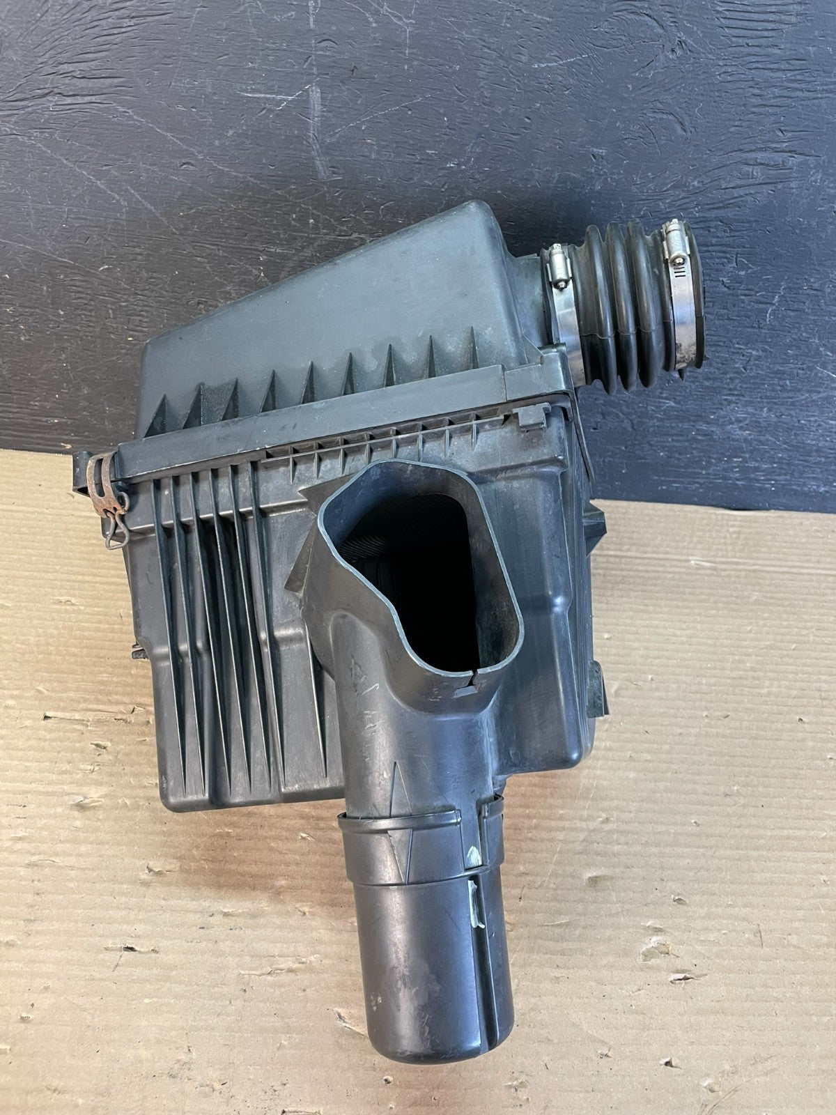 2006 to 2010 Jeep Commander Cherokee 3.7L 4.7L Air Intake Cleaner Box AF33821