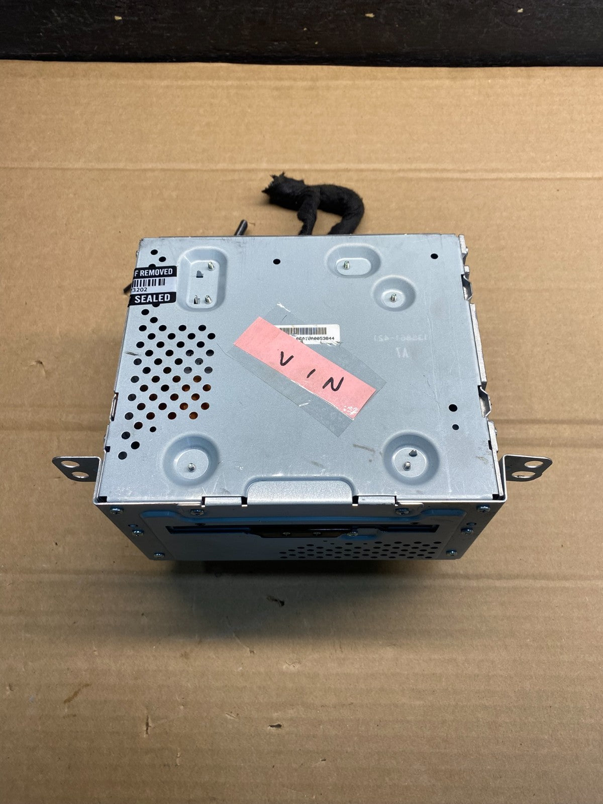 2010 to 2012 Cadillac SRX AM/FM/CD/MP3 Radio Head Unit Receiver AE8138 DG4