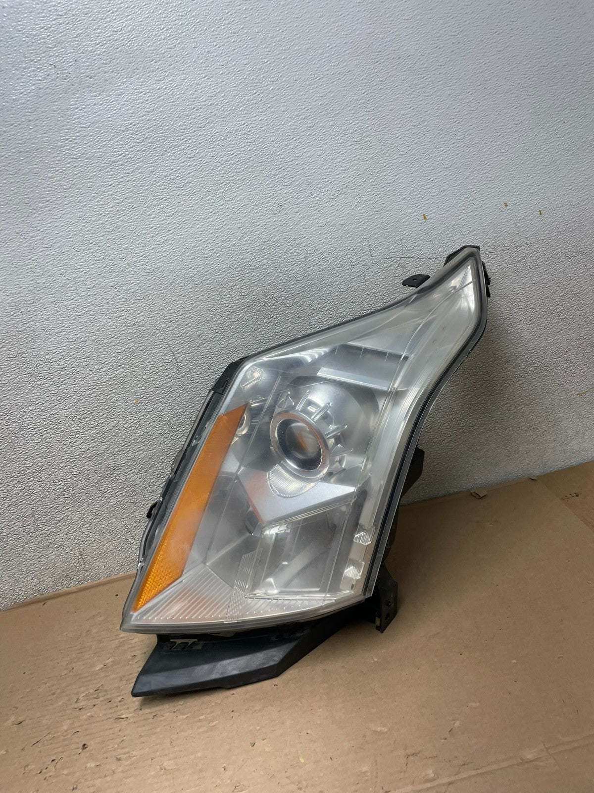 Halogen 2010 to 2016 Cadillac SRX Left Driver LH Side Headlight AB0043 DW0