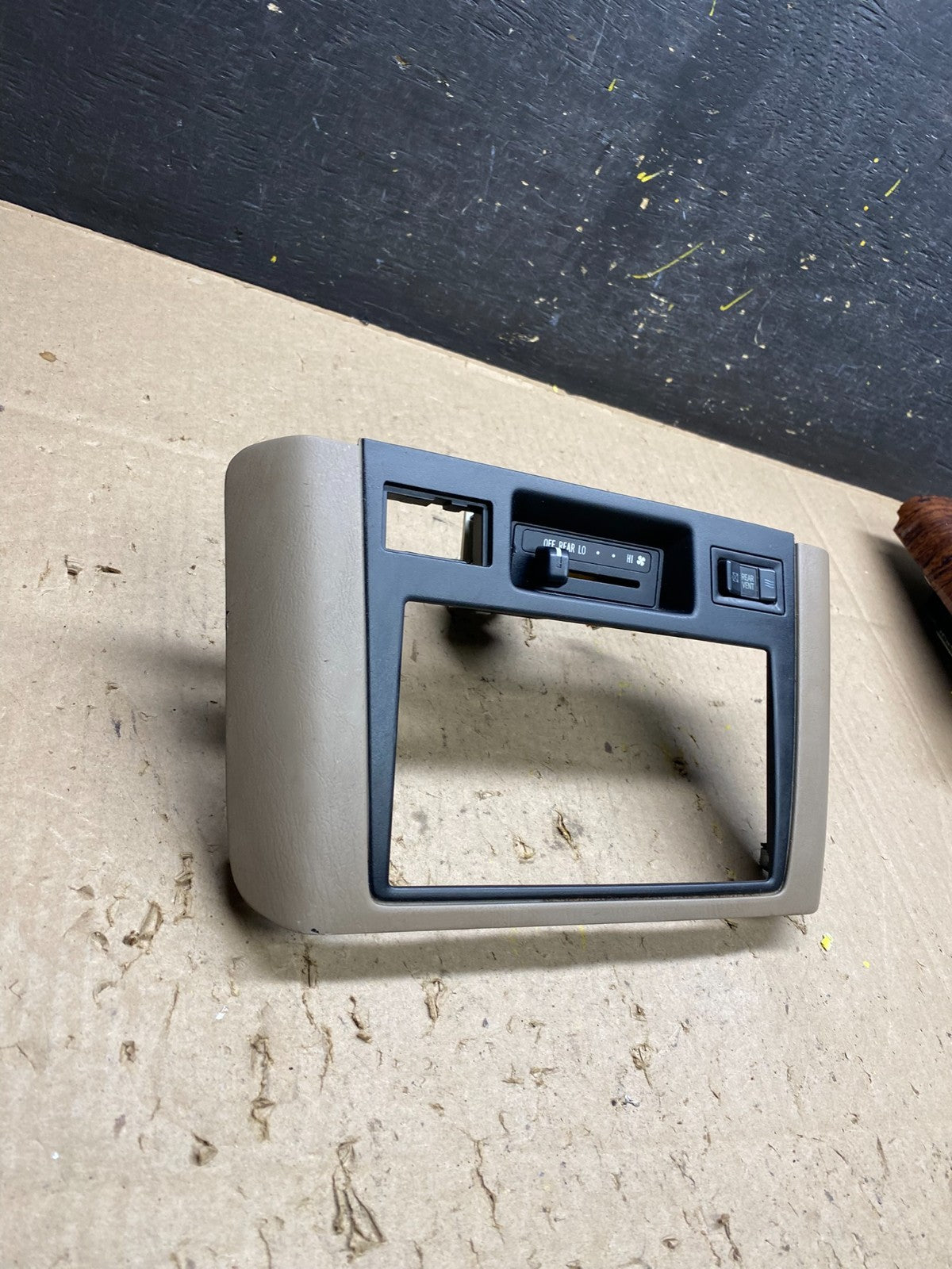 1998 to 2000 Toyota Sienna Center Console Radio Trim Bezel U4915 DG1