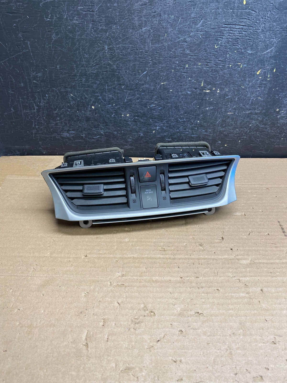 2013 to 2015 Nissan Sentra Air Vents Top Dash Center W/Hazzard Switch ag6252 DG0