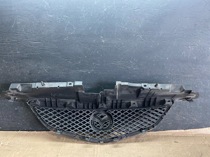2002 2003 Mazda MPV Front Upper Grille Grill Oem p3936 DG5