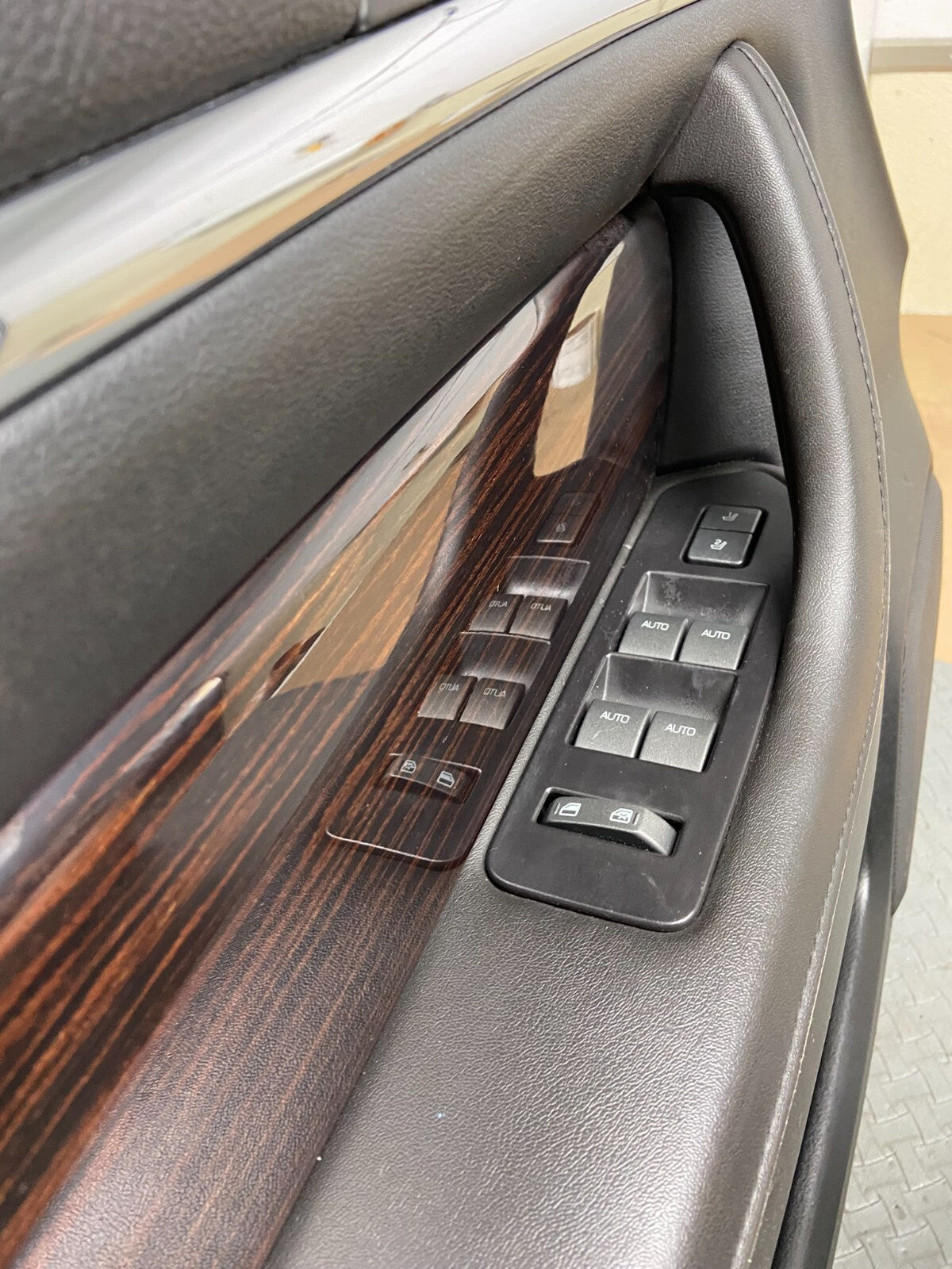 2010-2012 Lincoln MKS Left Driver Side Front Door Interior Trim Panel C0994 OEM4